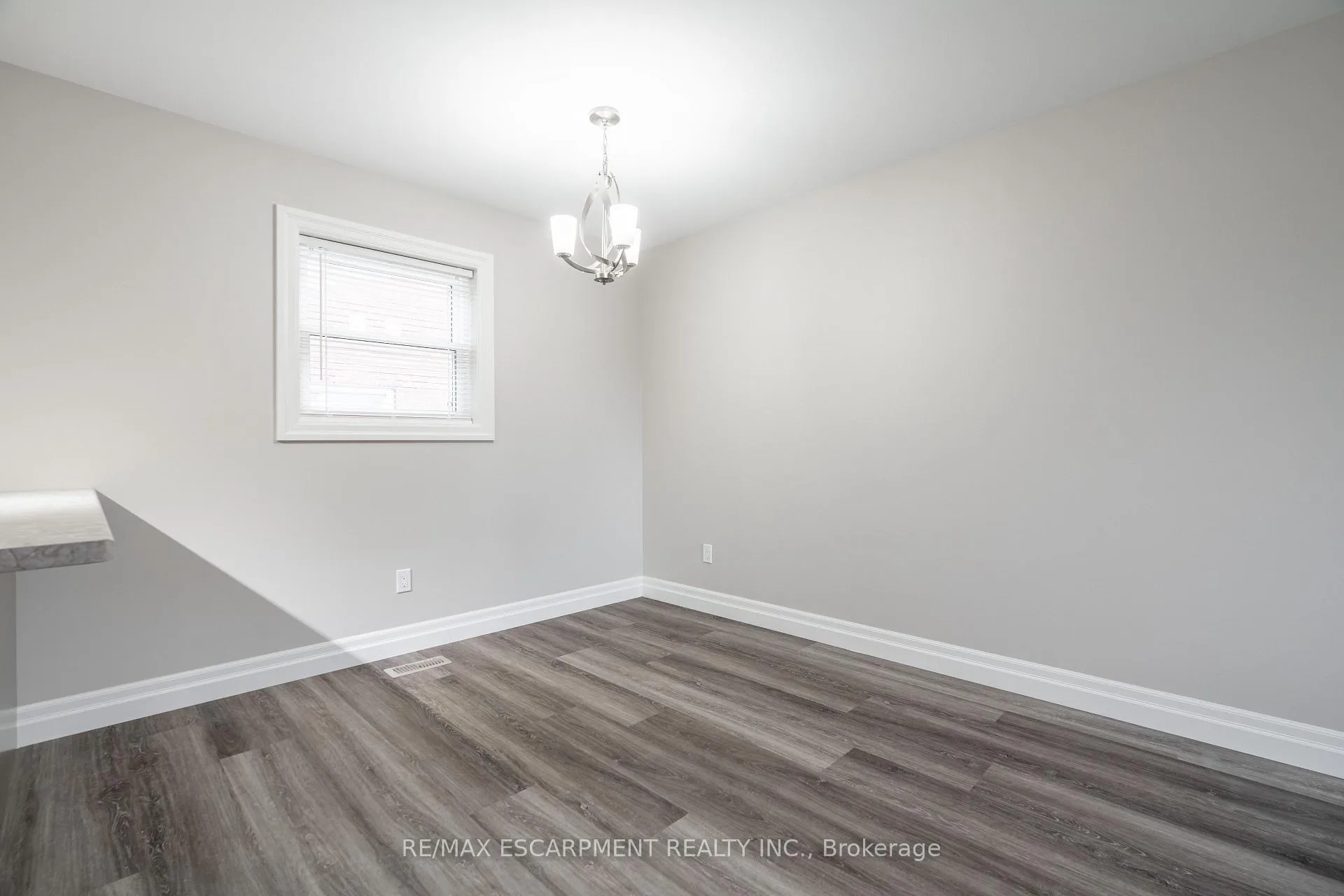 Photo 4 of Unit 2, 38 Viewpoint Avenue, Hamilton, Eastmount — HOMEH