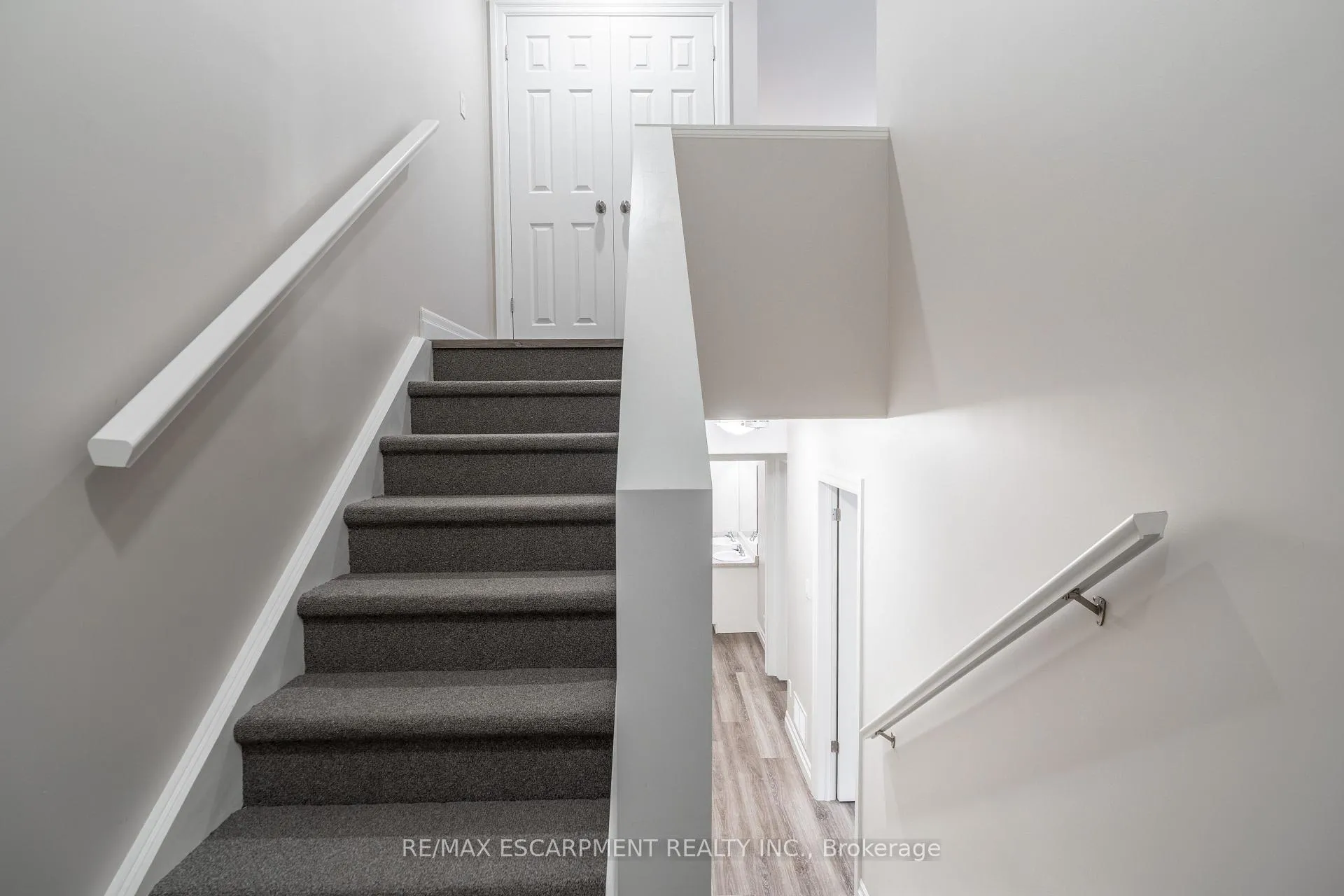 Photo 6 of Unit 2, 38 Viewpoint Avenue, Hamilton, Eastmount — HOMEH