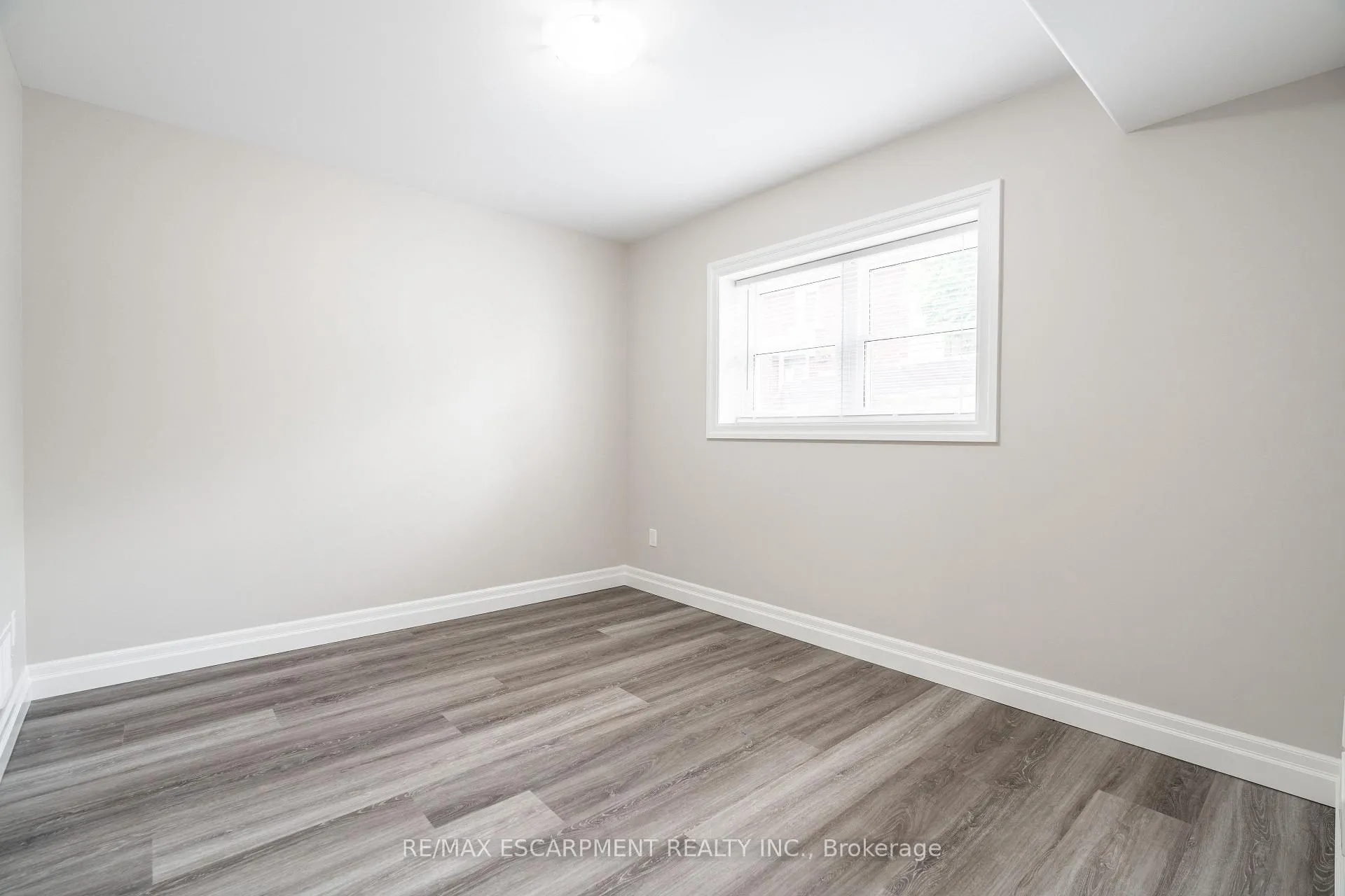 Photo 7 of Unit 2, 38 Viewpoint Avenue, Hamilton, Eastmount — HOMEH