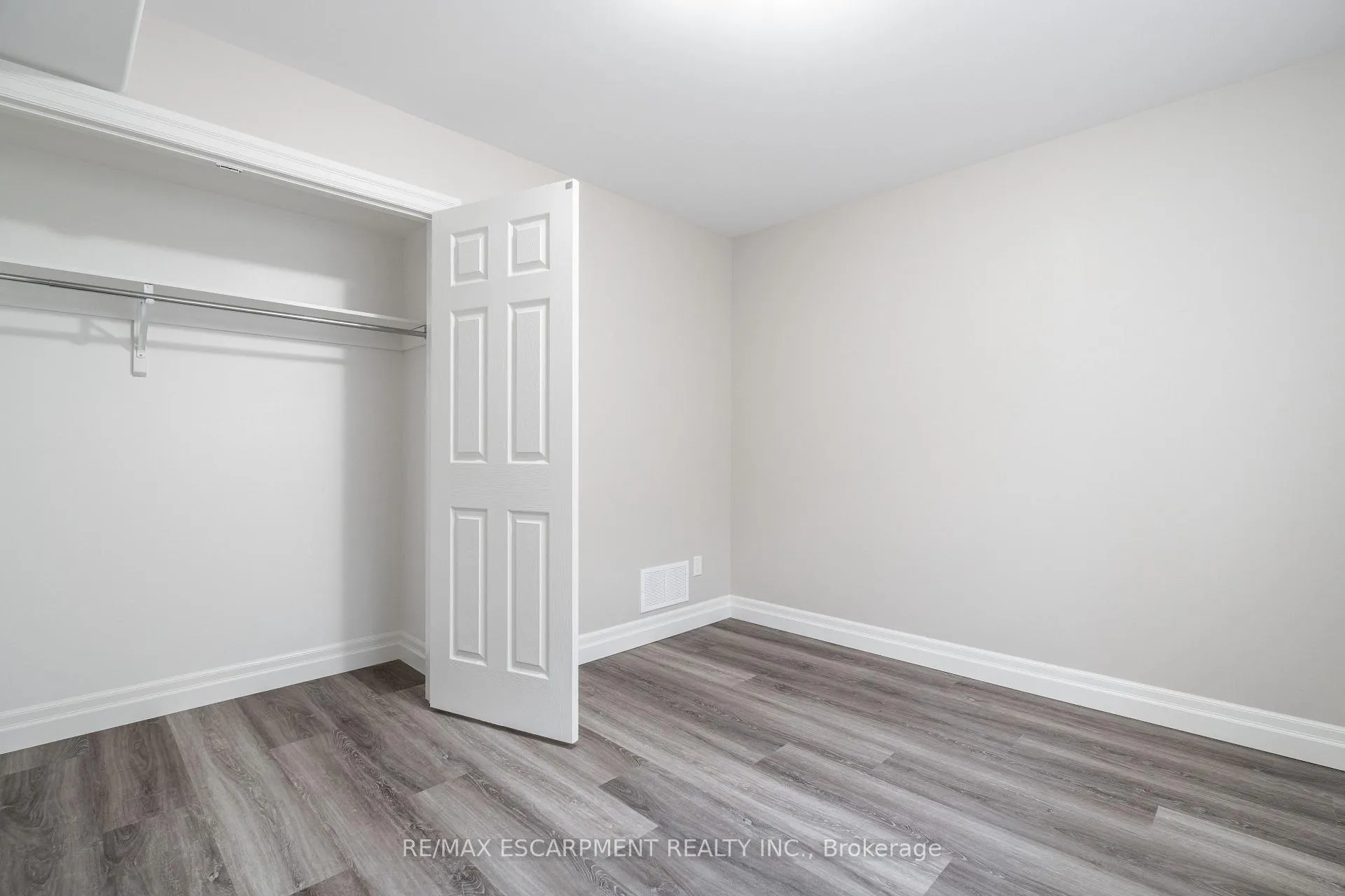Photo 8 of Unit 2, 38 Viewpoint Avenue, Hamilton, Eastmount — HOMEH
