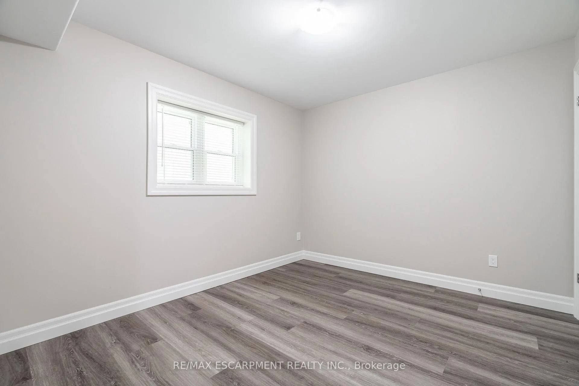 Photo 9 of Unit 2, 38 Viewpoint Avenue, Hamilton, Eastmount — HOMEH