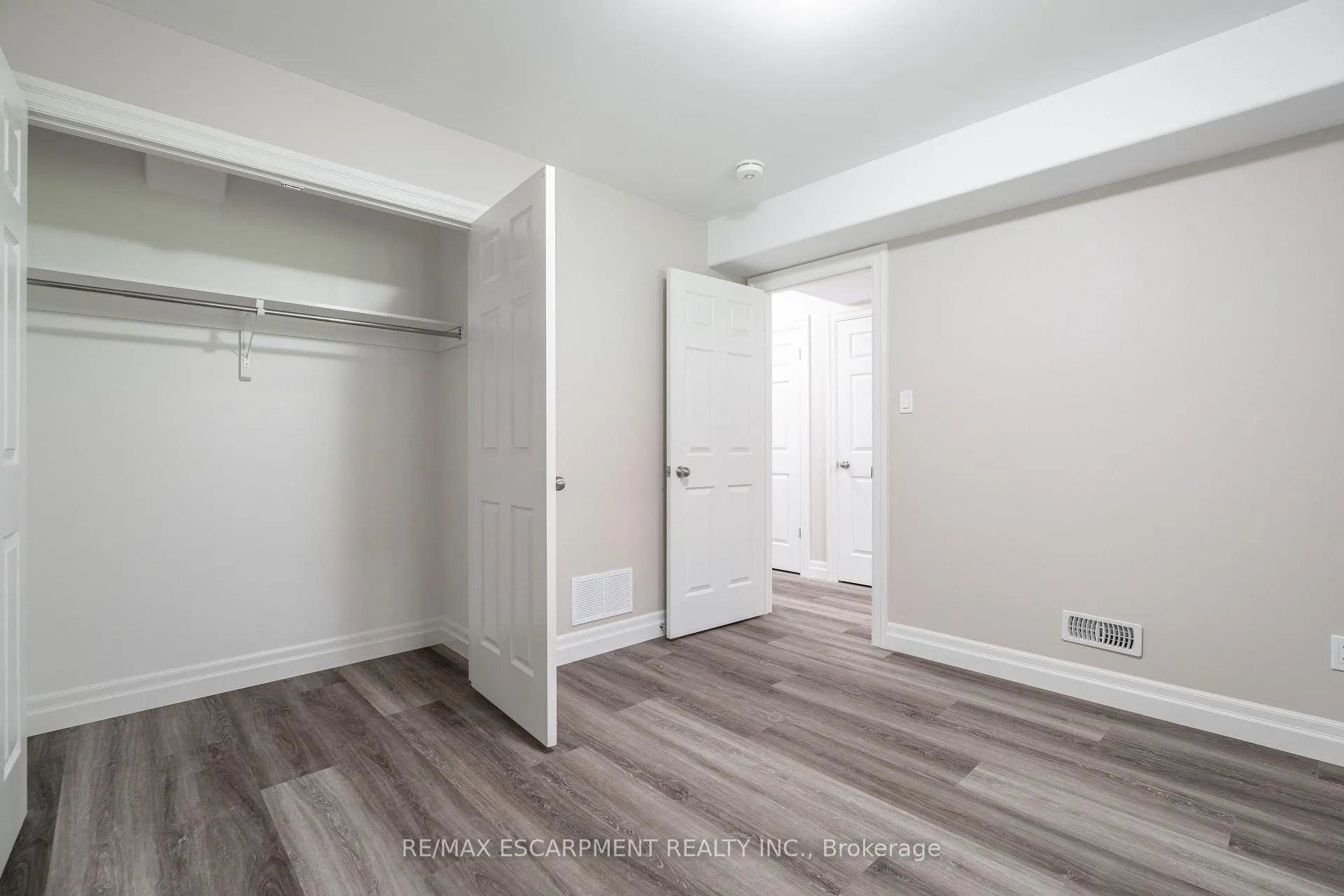 Photo 10 of Unit 2, 38 Viewpoint Avenue, Hamilton, Eastmount — HOMEH