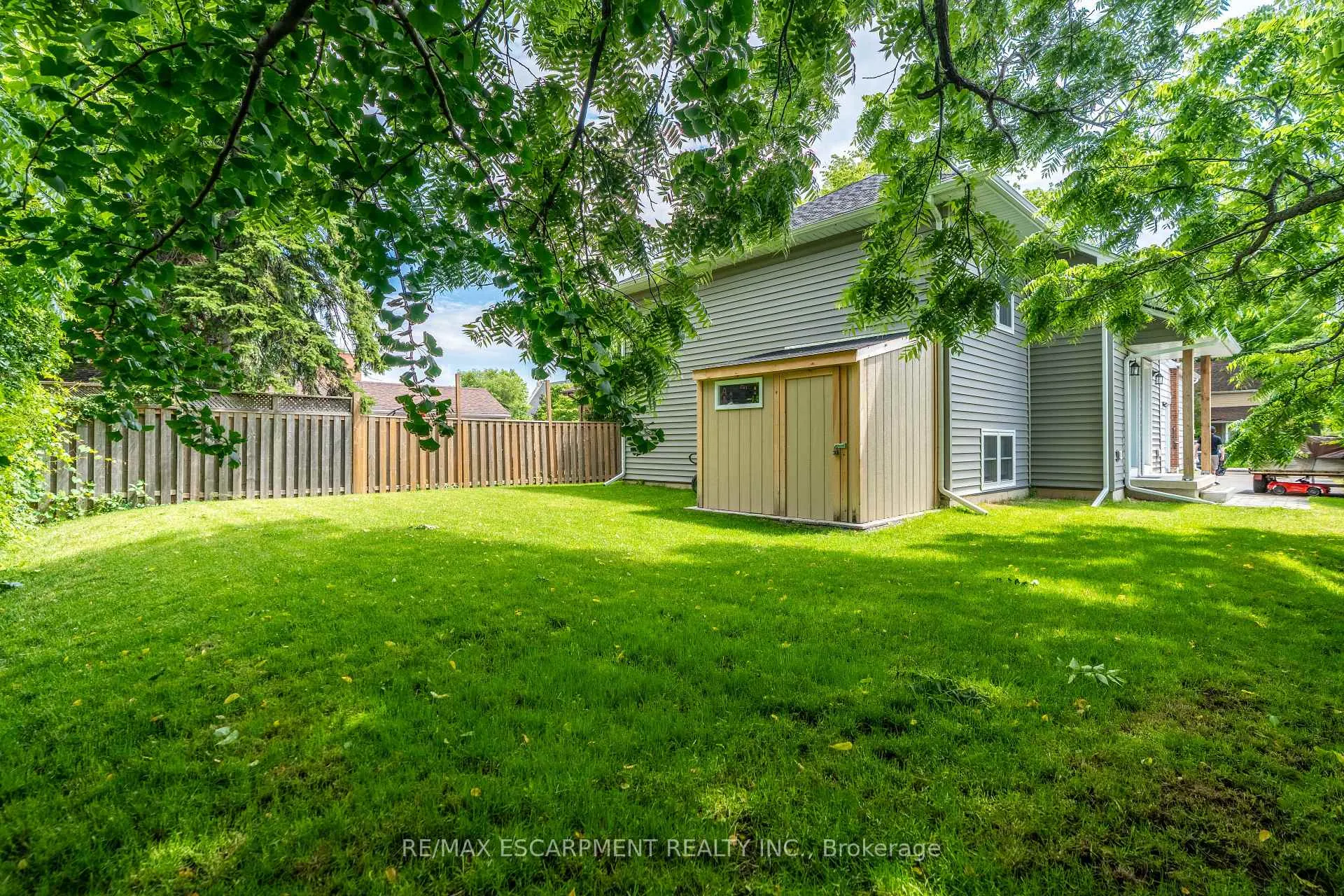 Photo 14 of Unit 2, 38 Viewpoint Avenue, Hamilton, Eastmount — HOMEH