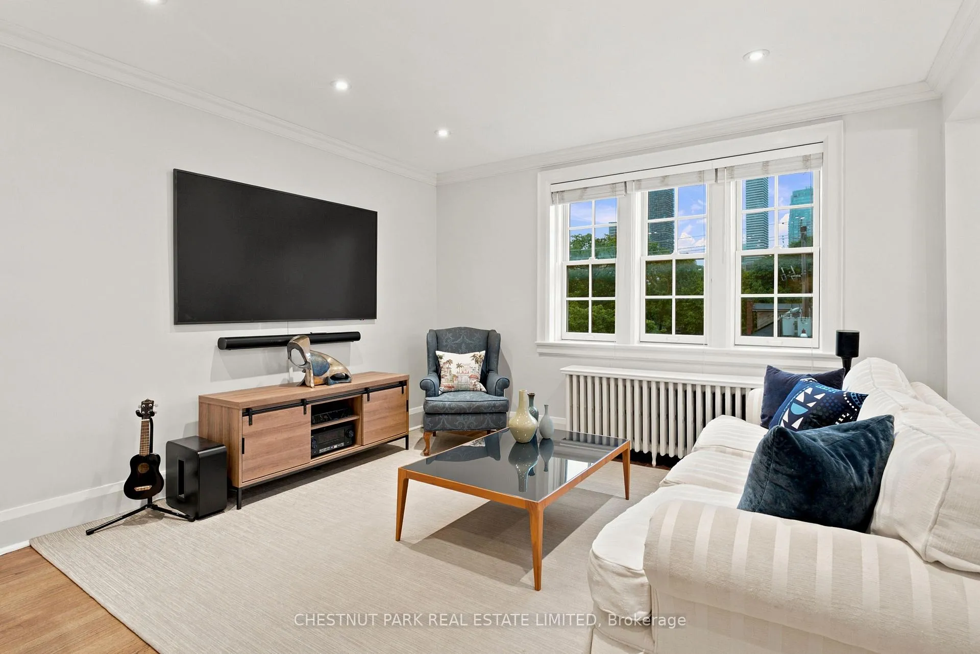 Photo 3 of Unit 303, 480 Oriole Parkway, Toronto, Yonge-Eglinton — HOMEH