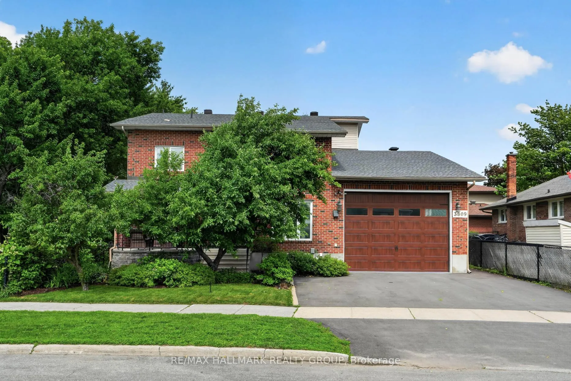 Front of 3809 Alderwood Street