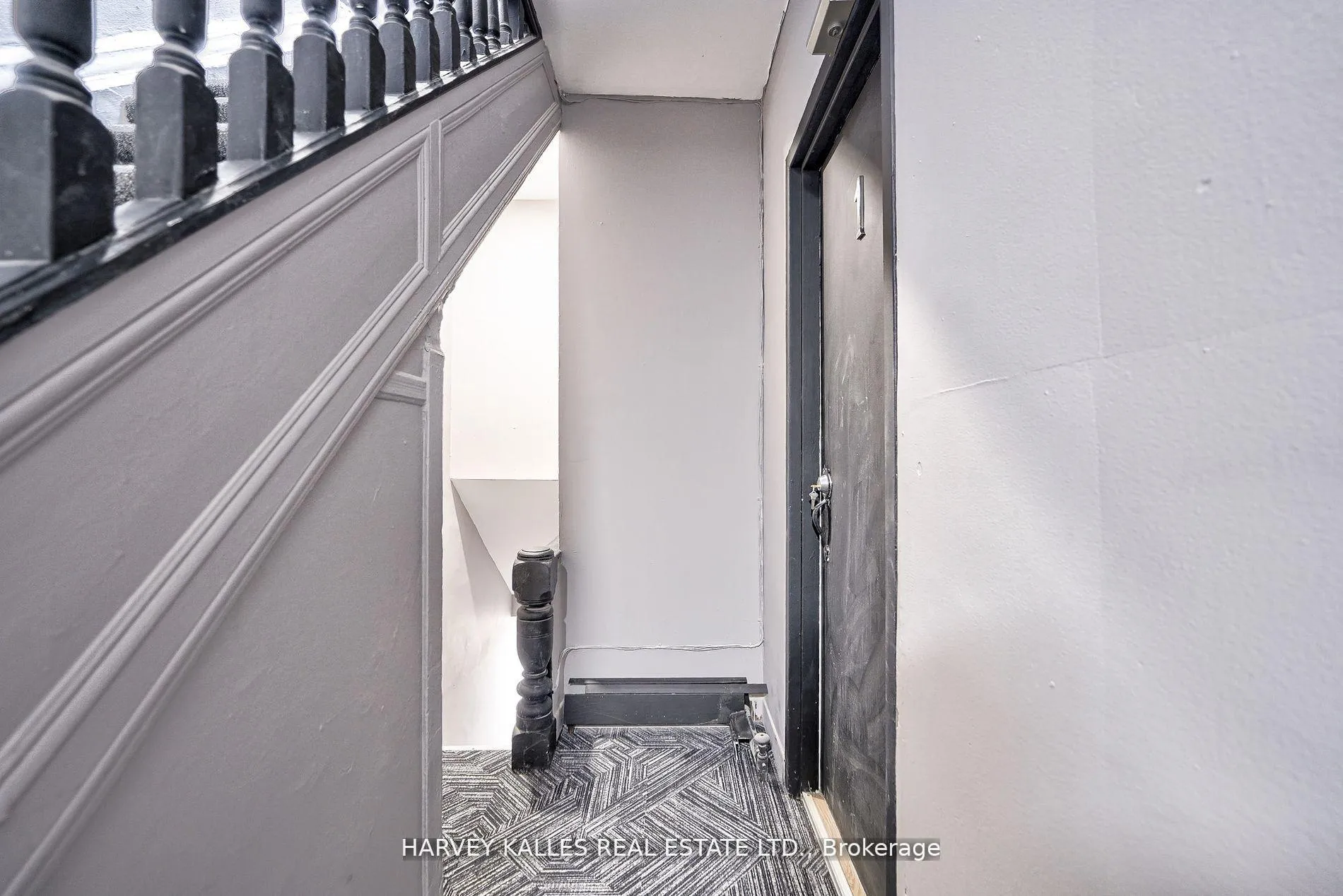 Photo 2 of Unit Unit 1, 1046 Bathurst Street, Toronto, The Annex — HOMEH