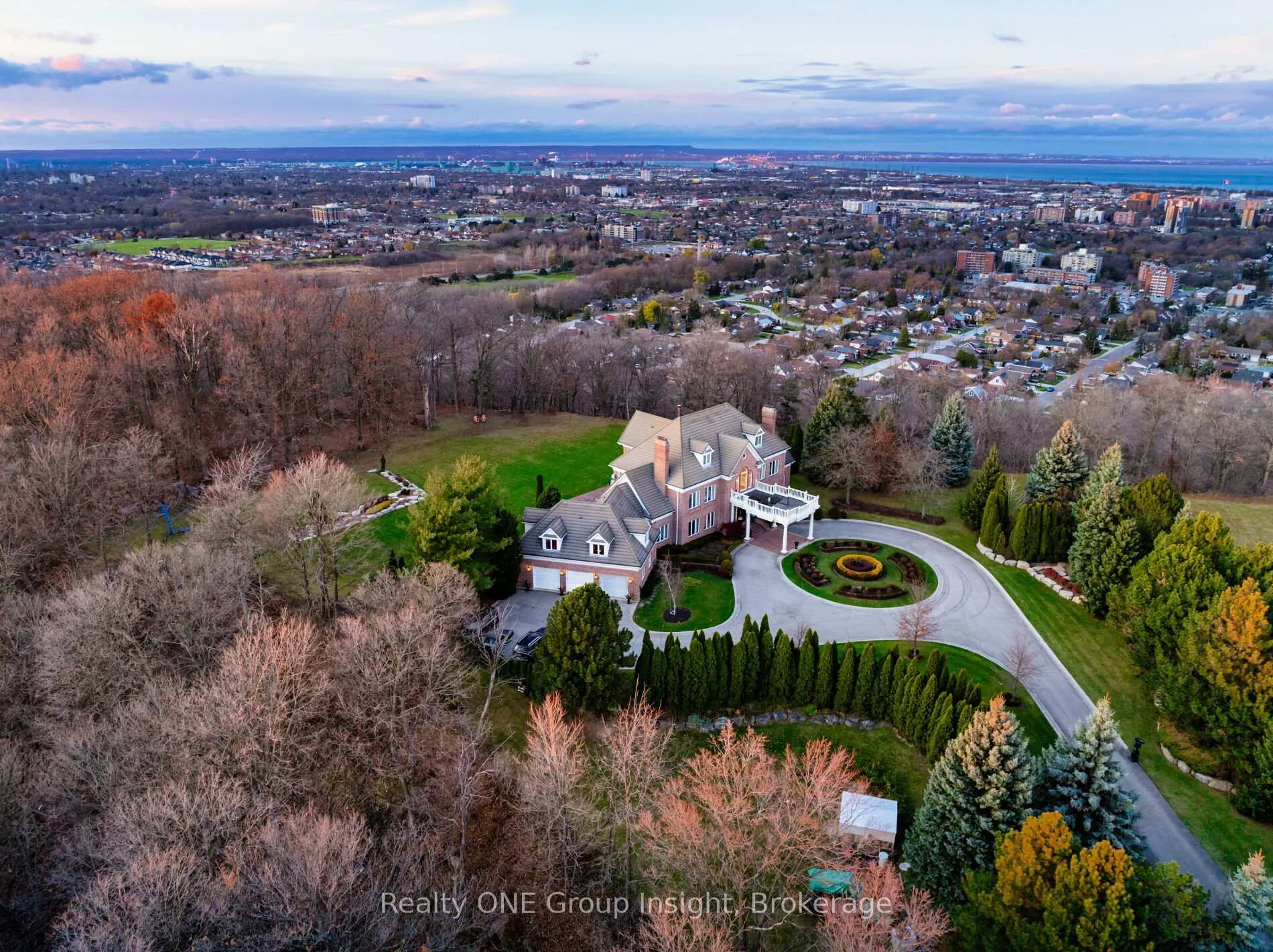 Photo 1 of 75 Ridge Road, Hamilton, Rural Stoney Creek — HOMEH