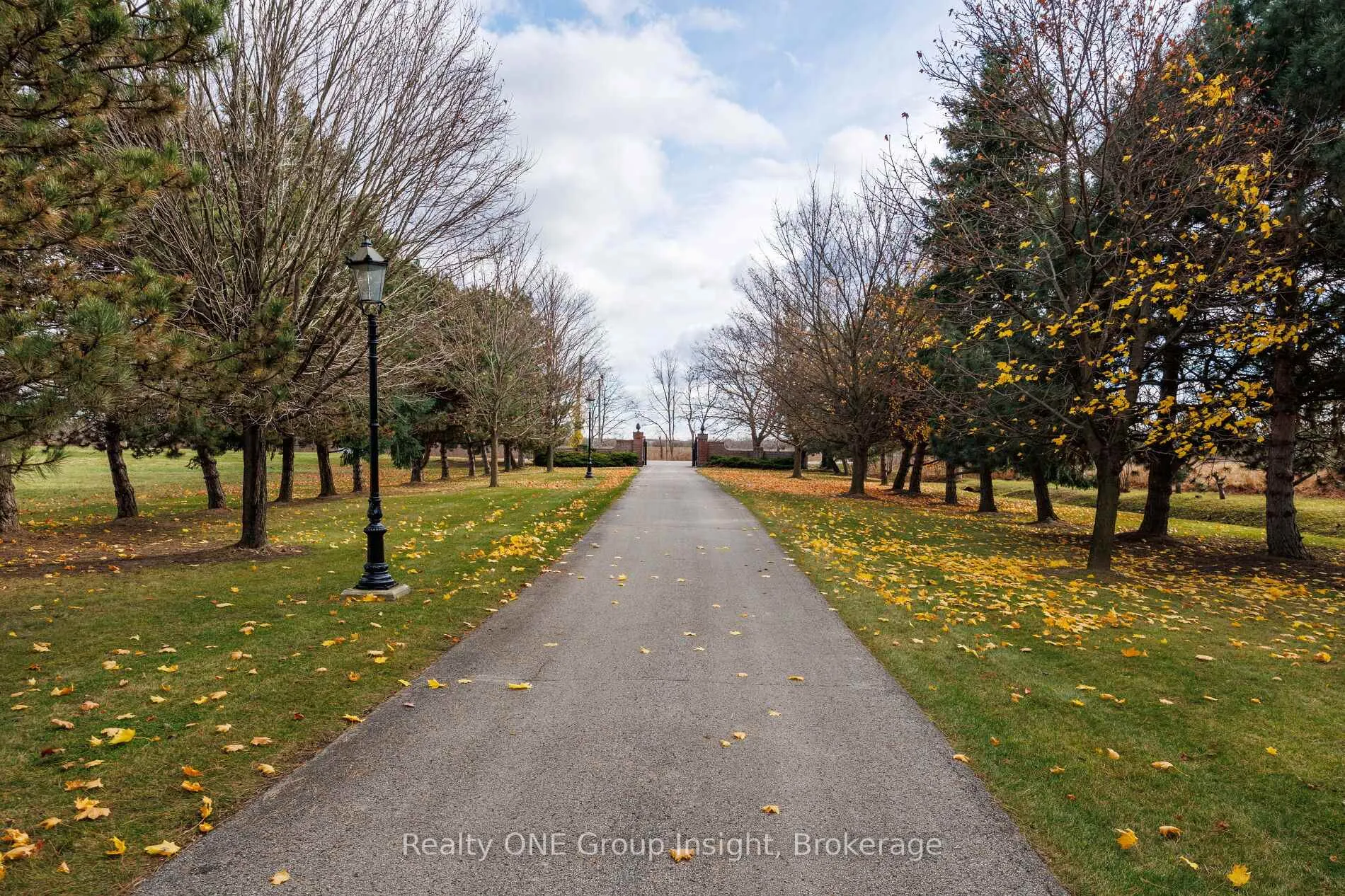 Photo 7 of 75 Ridge Road, Hamilton, Rural Stoney Creek — HOMEH