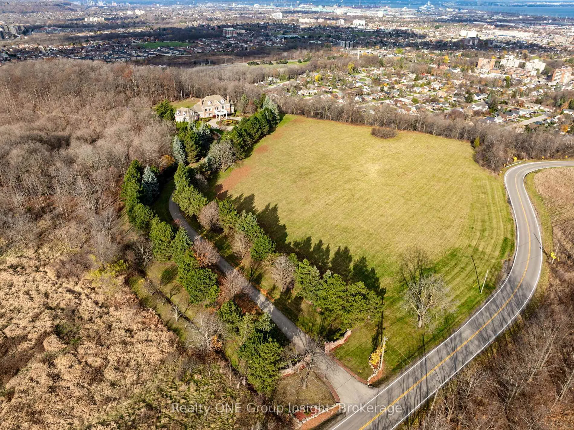 Photo 8 of 75 Ridge Road, Hamilton, Rural Stoney Creek — HOMEH