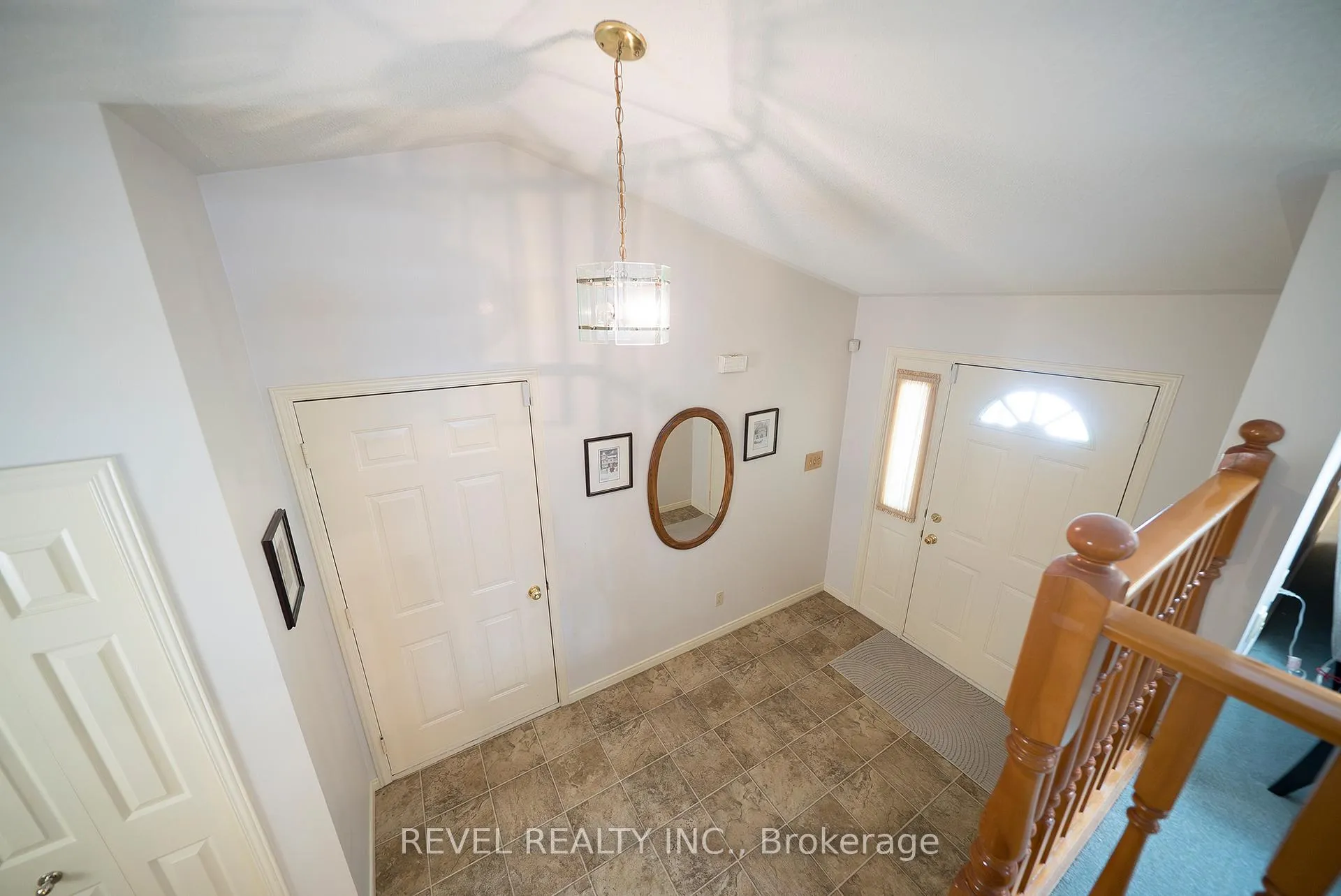 Photo 3 of 23 Trillium Way, Brantford — HOMEH