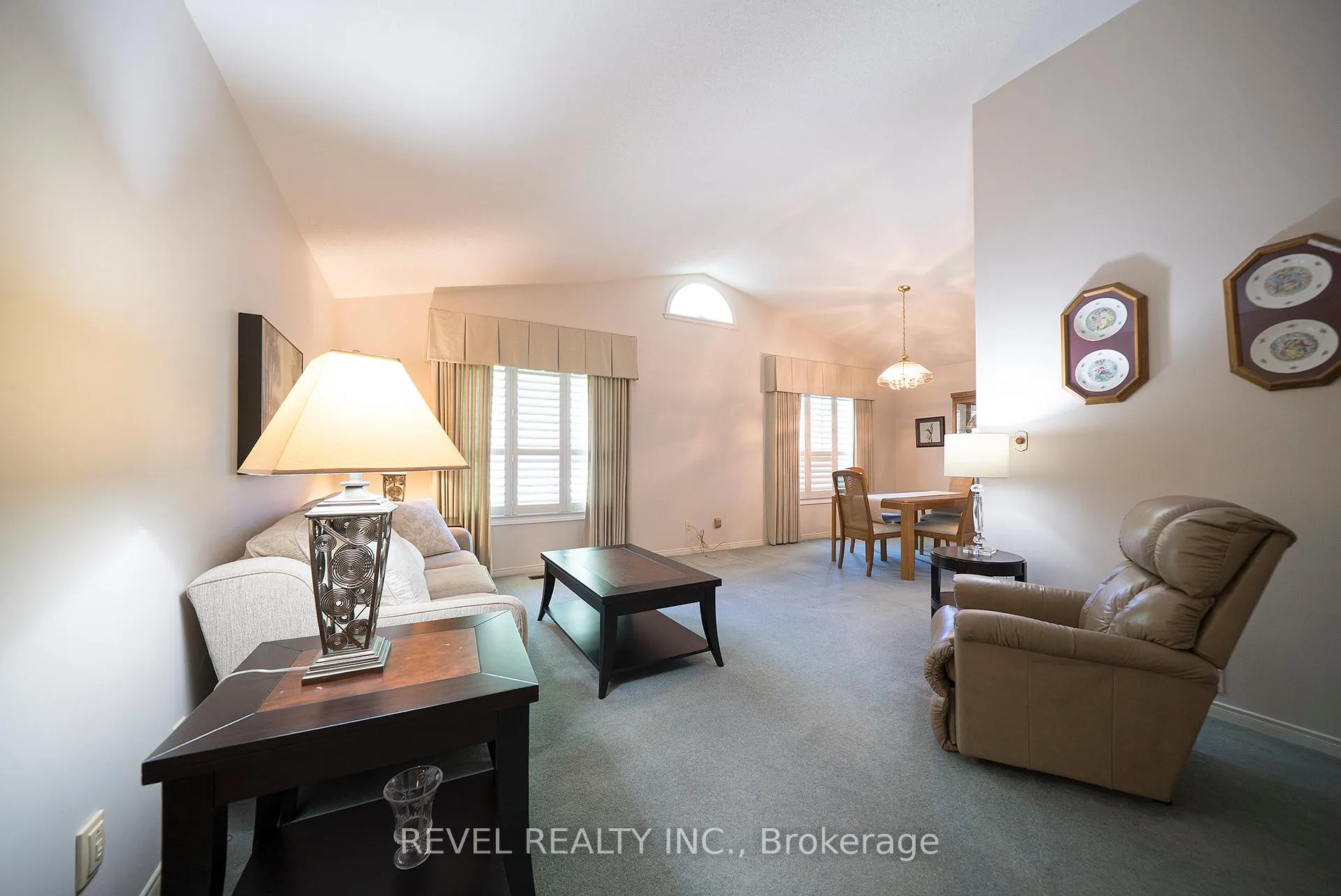 Photo 4 of 23 Trillium Way, Brantford — HOMEH