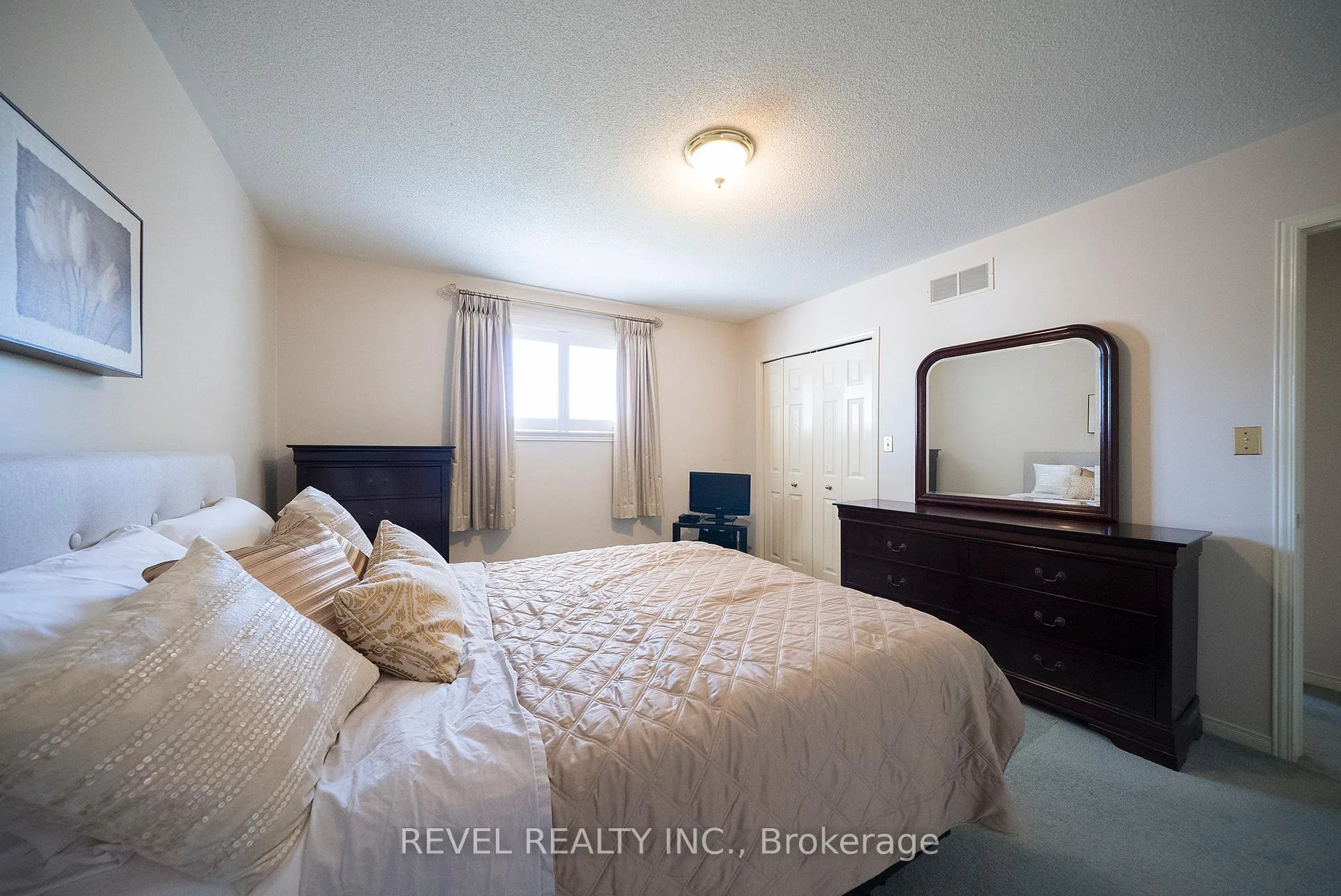 Photo 11 of 23 Trillium Way, Brantford — HOMEH