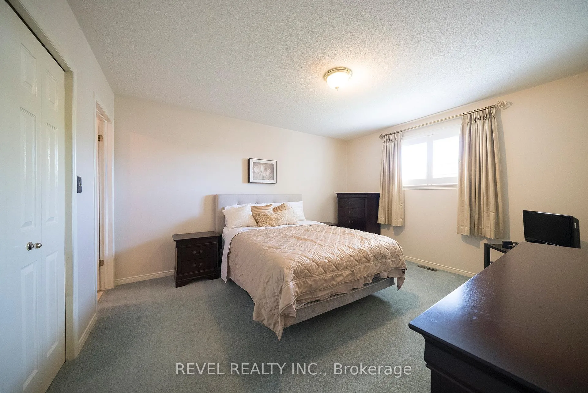 Photo 12 of 23 Trillium Way, Brantford — HOMEH
