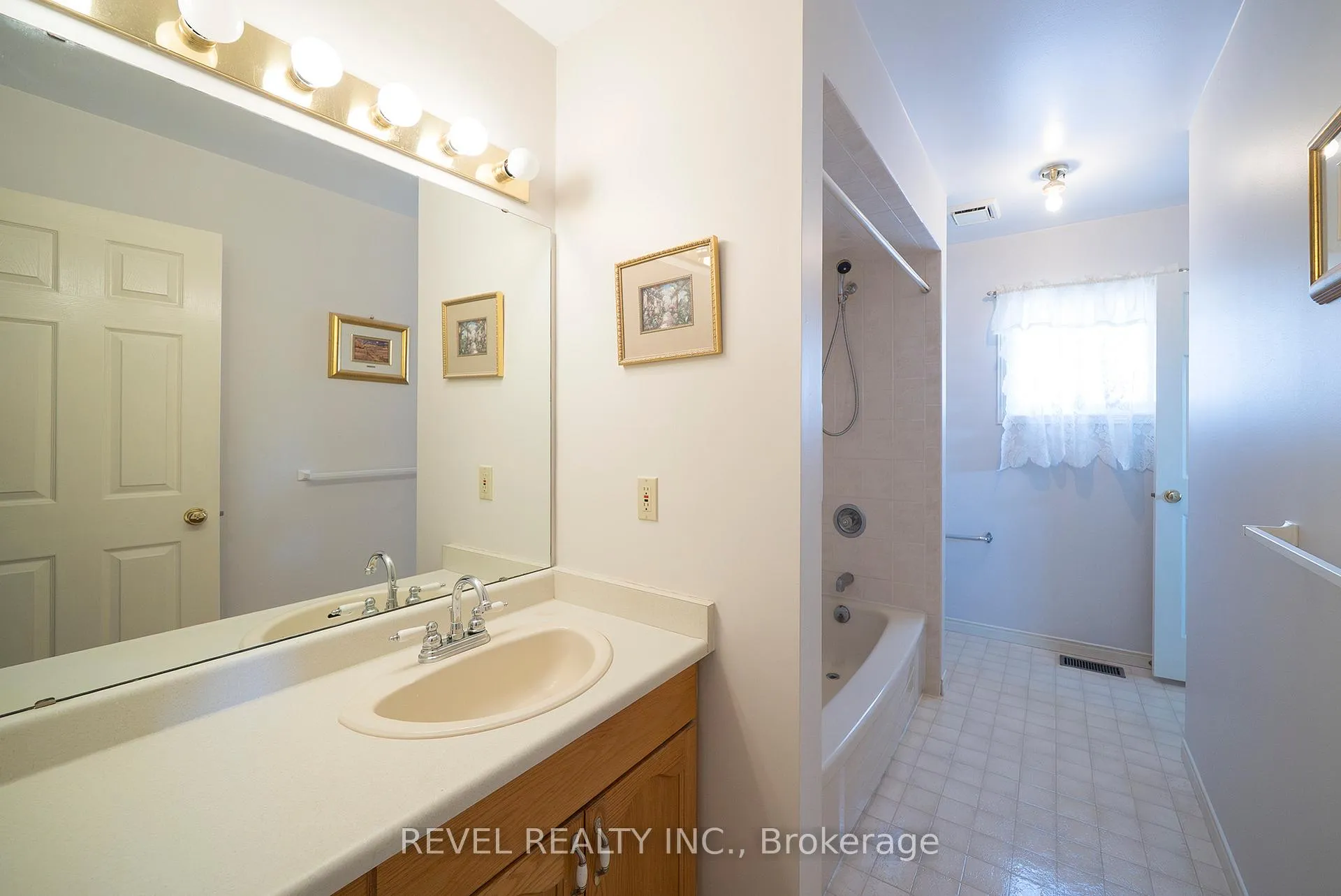 Photo 15 of 23 Trillium Way, Brantford — HOMEH