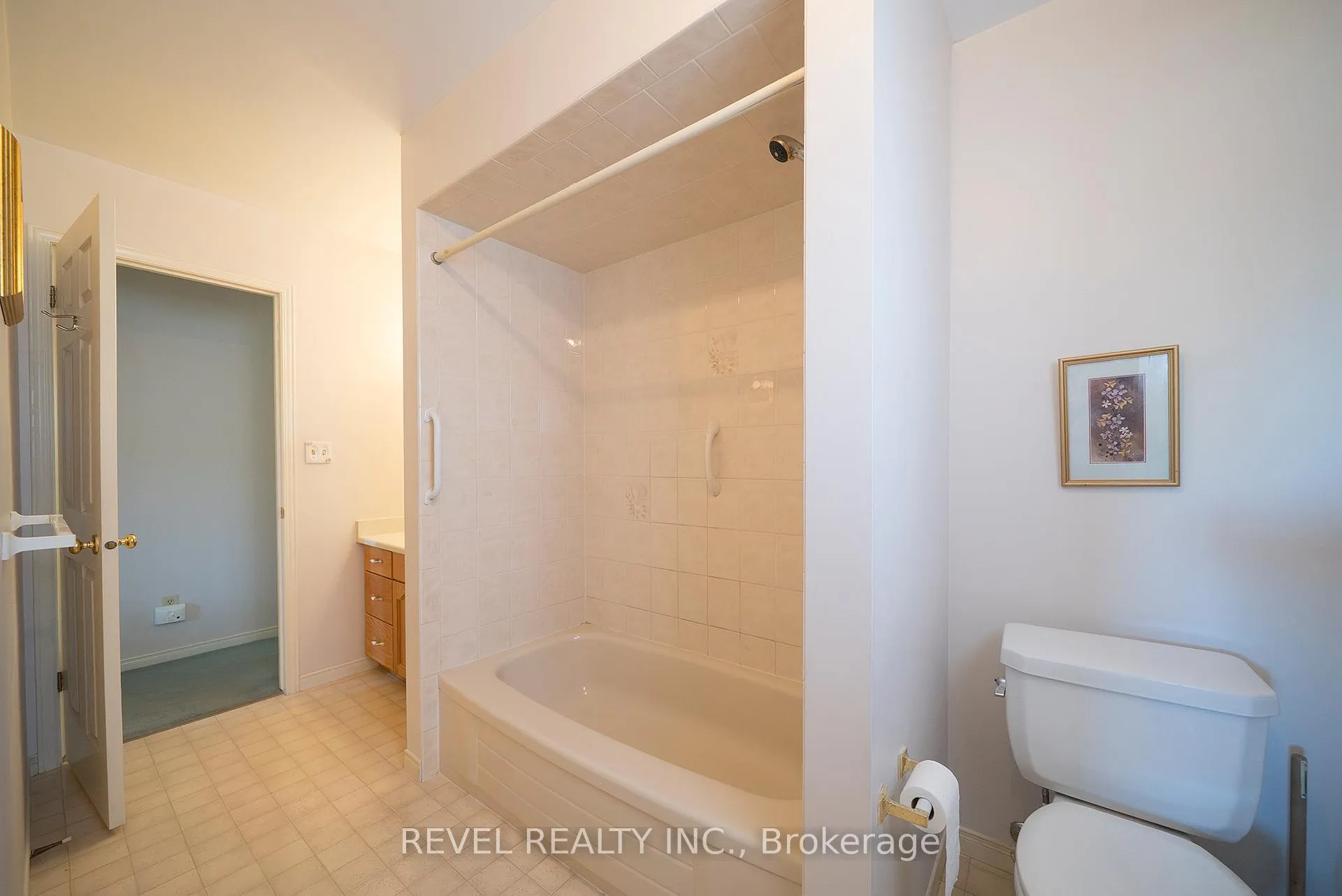 Photo 16 of 23 Trillium Way, Brantford — HOMEH