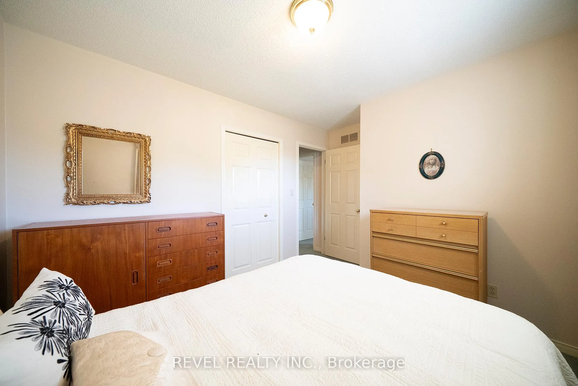 Photo 18 of 23 Trillium Way, Brantford — HOMEH