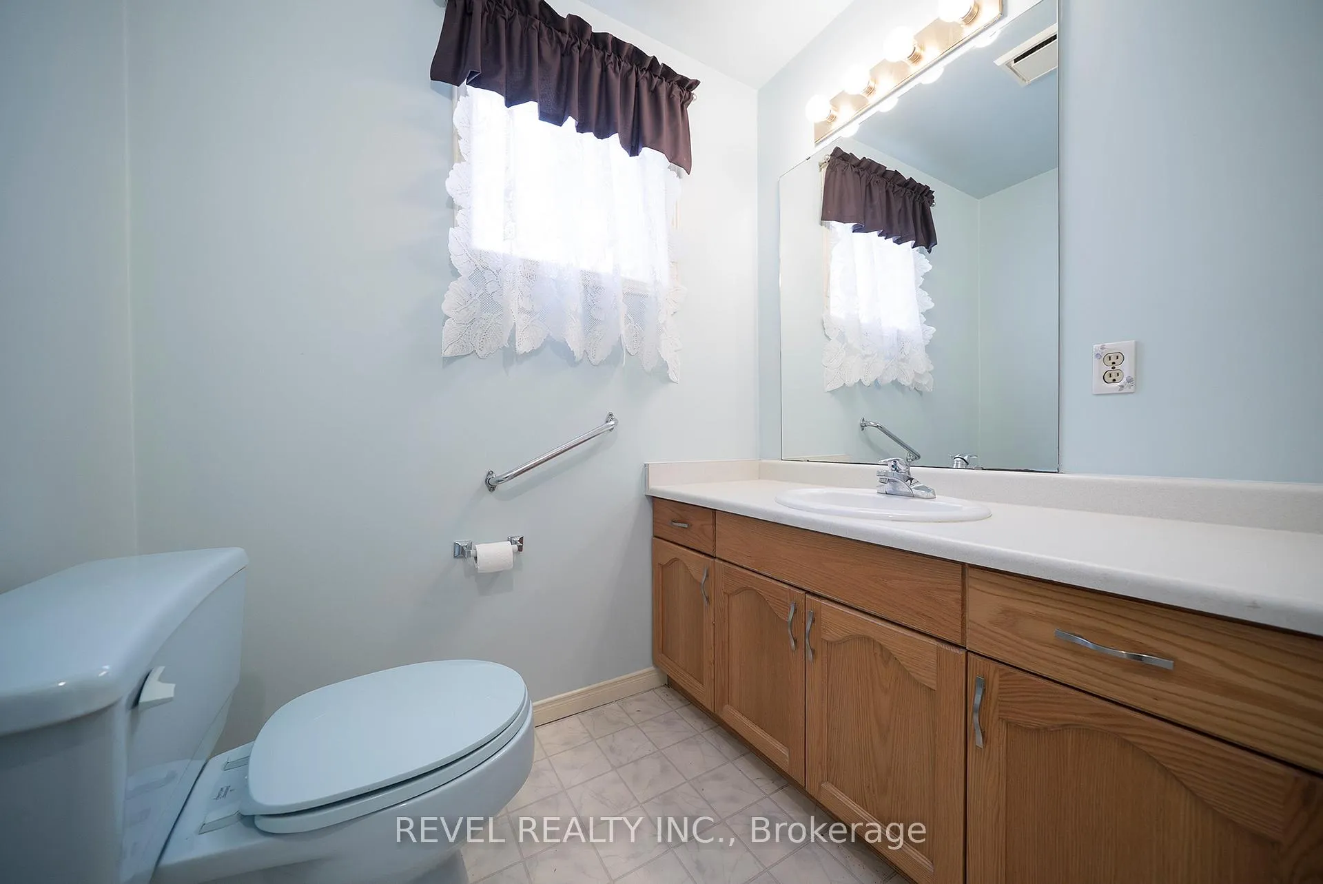 Photo 26 of 23 Trillium Way, Brantford — HOMEH