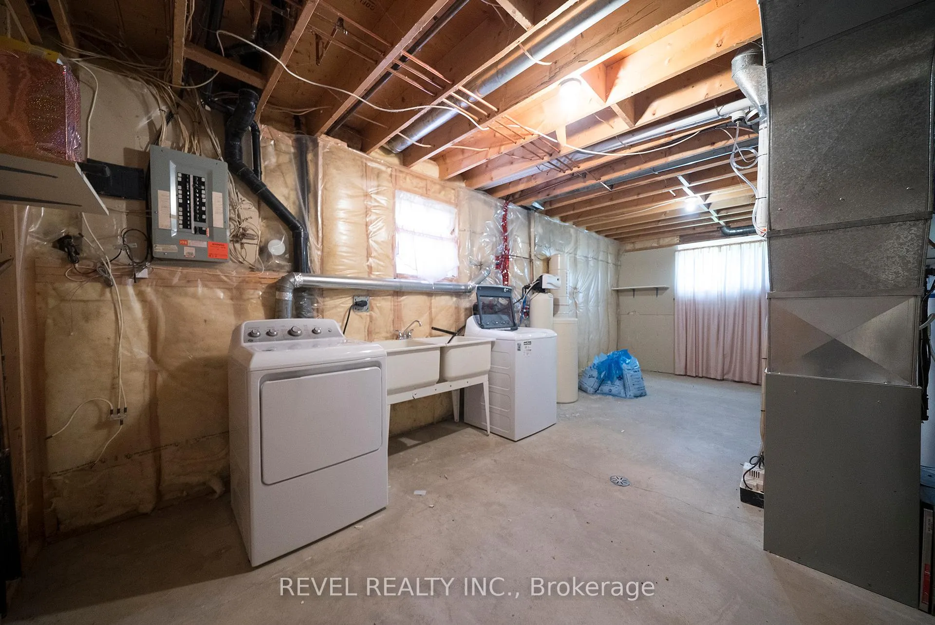 Photo 27 of 23 Trillium Way, Brantford — HOMEH