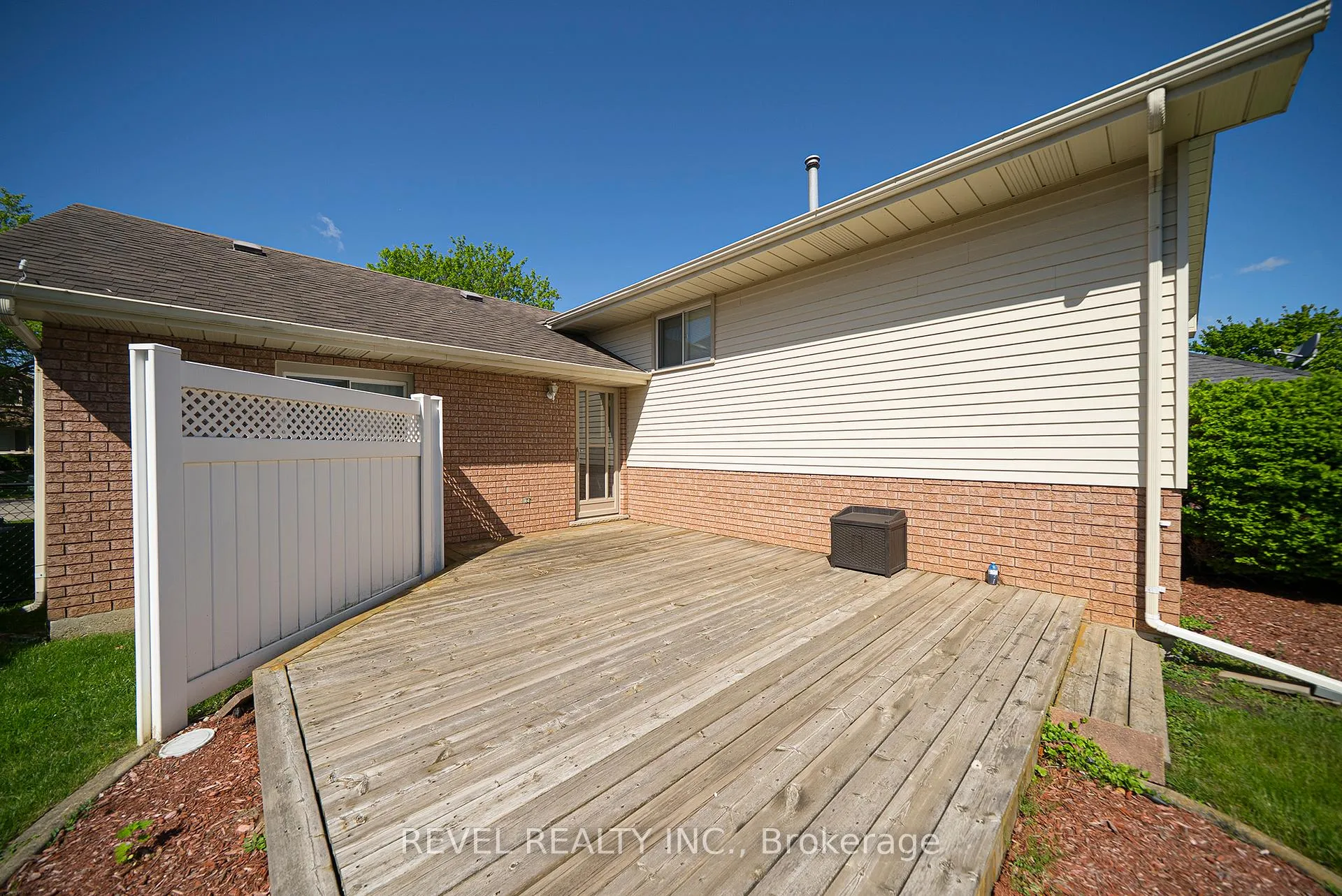 Photo 31 of 23 Trillium Way, Brantford — HOMEH