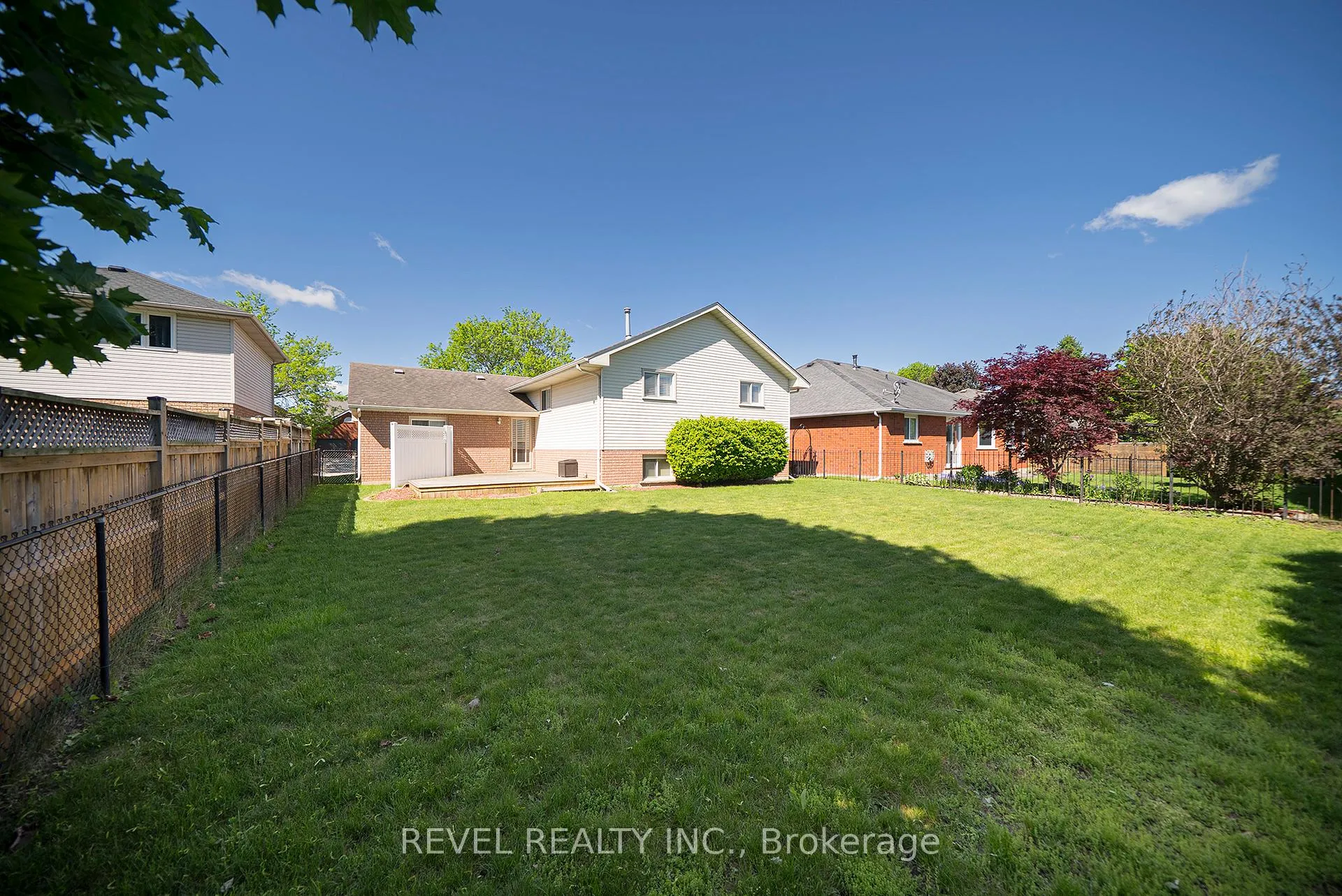 Photo 33 of 23 Trillium Way, Brantford — HOMEH