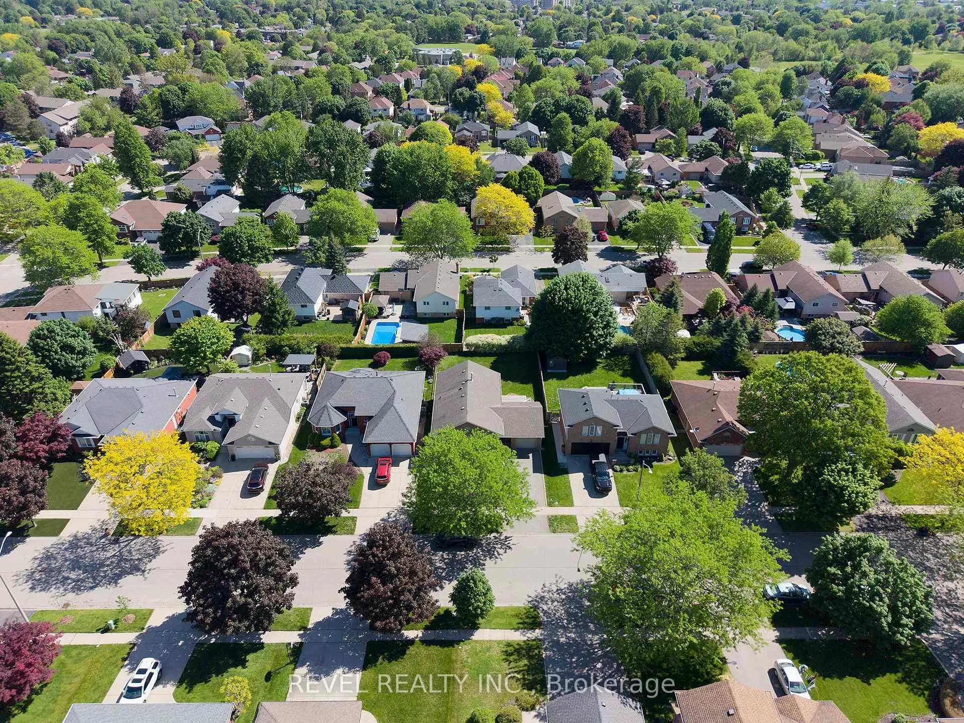 Photo 35 of 23 Trillium Way, Brantford — HOMEH