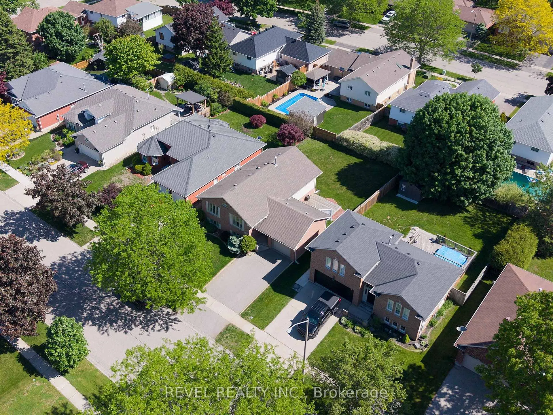 Photo 36 of 23 Trillium Way, Brantford — HOMEH
