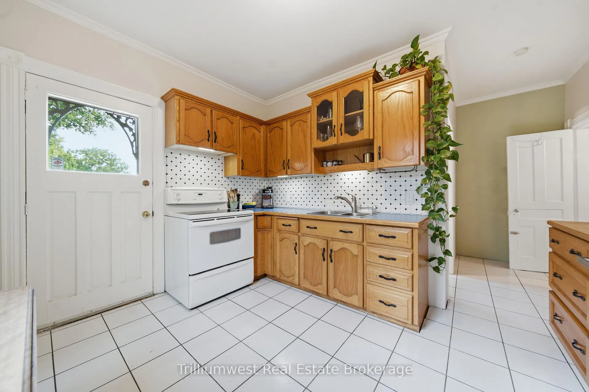 Photo 15 of 46 Manitoba Street, Guelph, St. Patrick's Ward — HOMEH