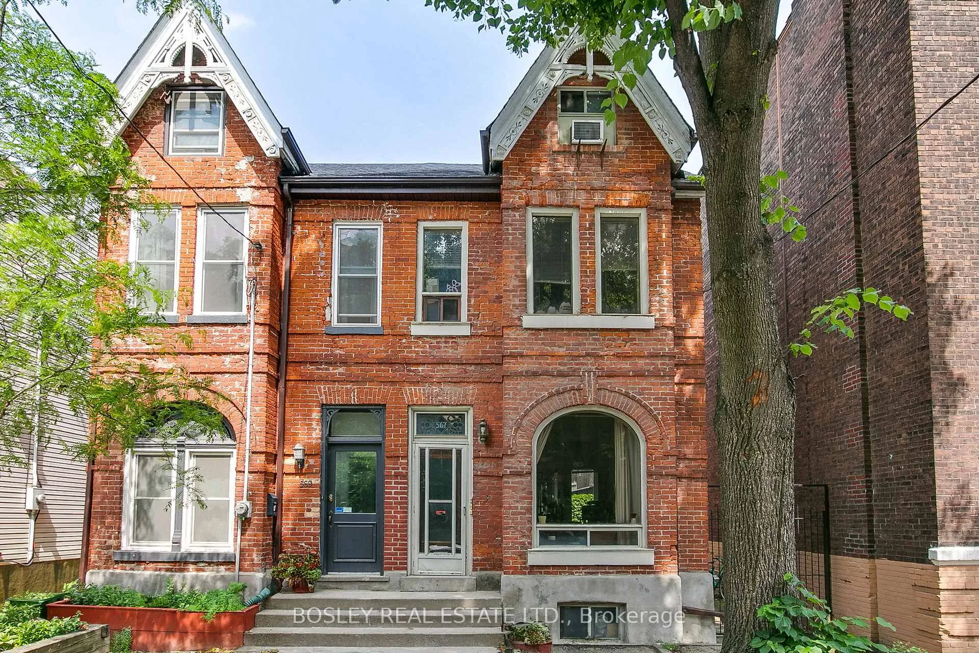 Front of 567 Ontario Street N