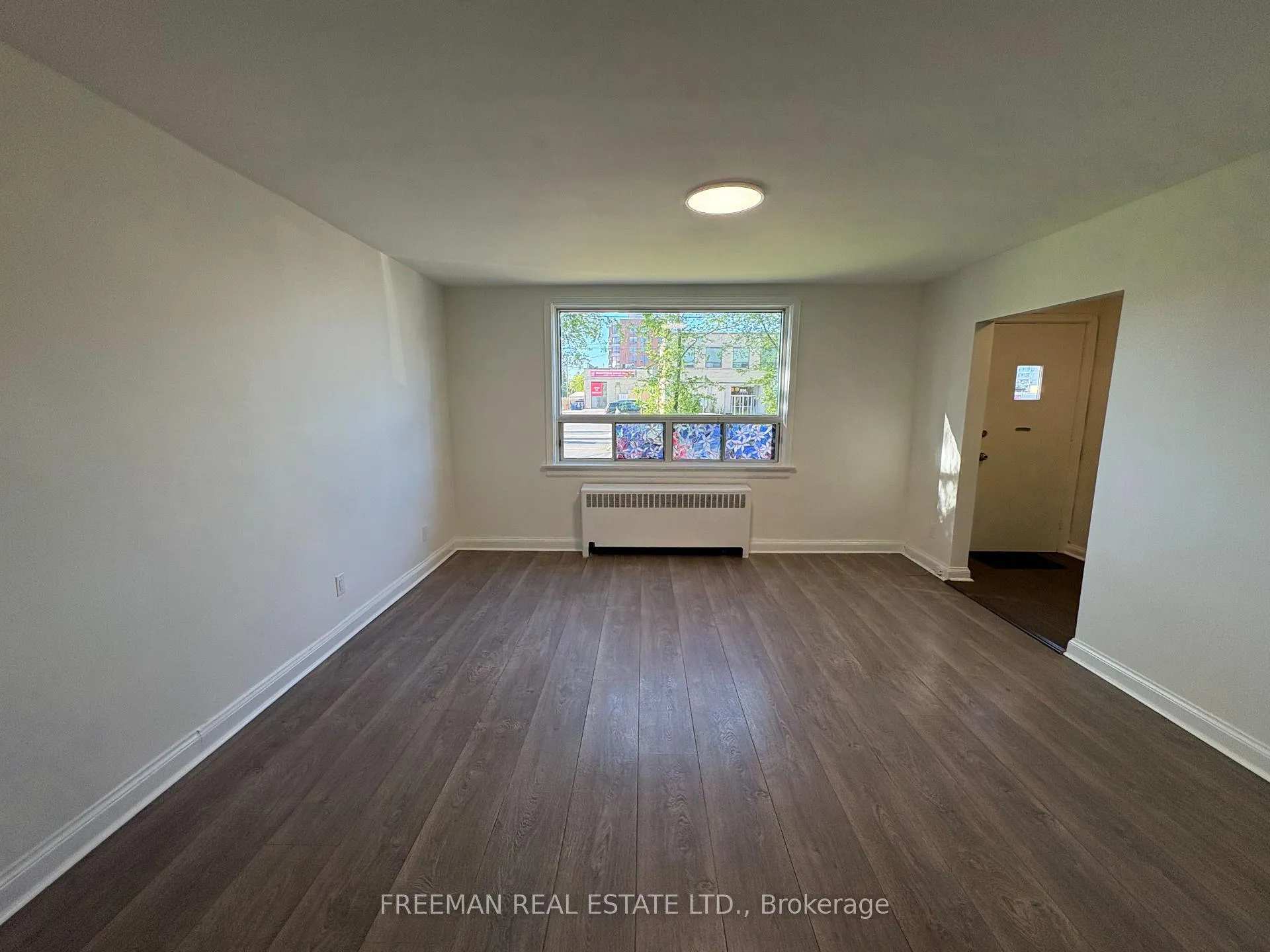Photo 4 of 535 Lawrence Avenue W, Toronto, Englemount-Lawrence — HOMEH
