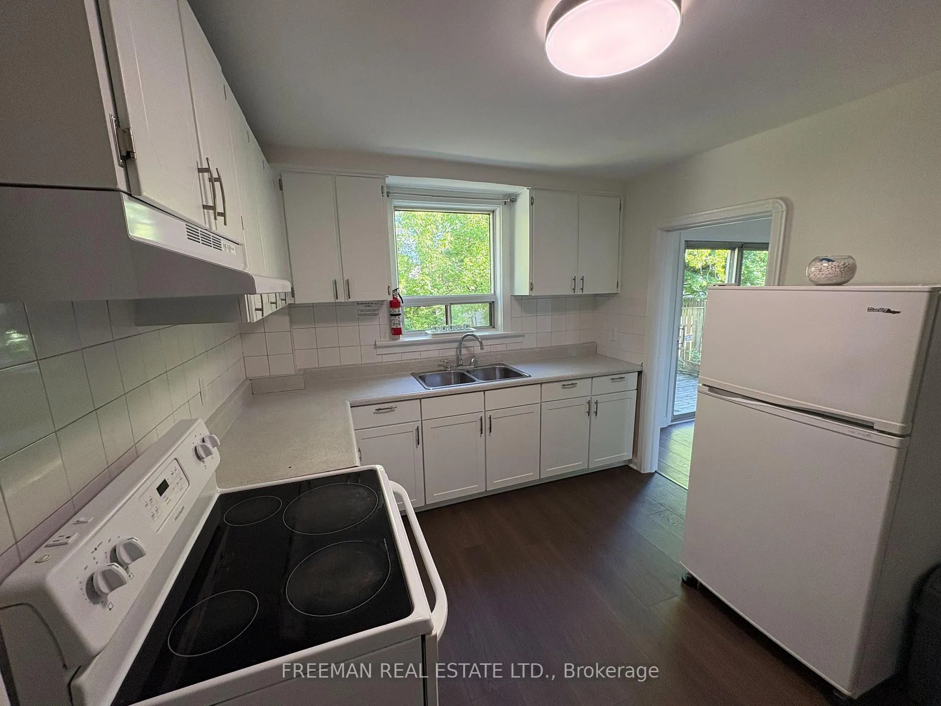 Photo 6 of 535 Lawrence Avenue W, Toronto, Englemount-Lawrence — HOMEH