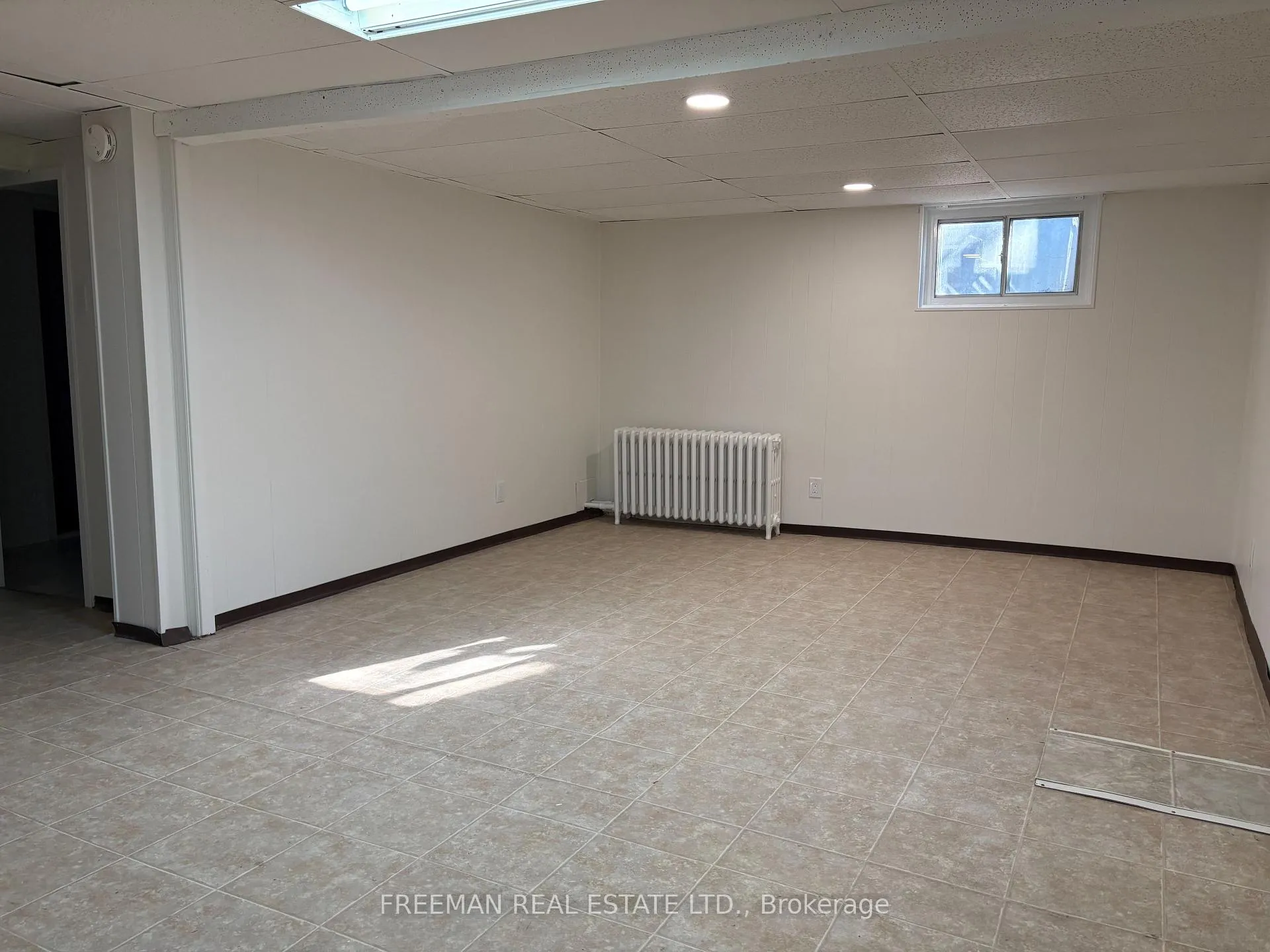 Photo 8 of 535 Lawrence Avenue W, Toronto, Englemount-Lawrence — HOMEH