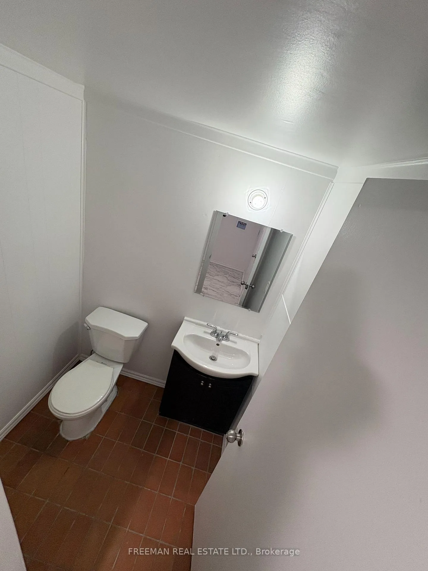Photo 9 of 535 Lawrence Avenue W, Toronto, Englemount-Lawrence — HOMEH