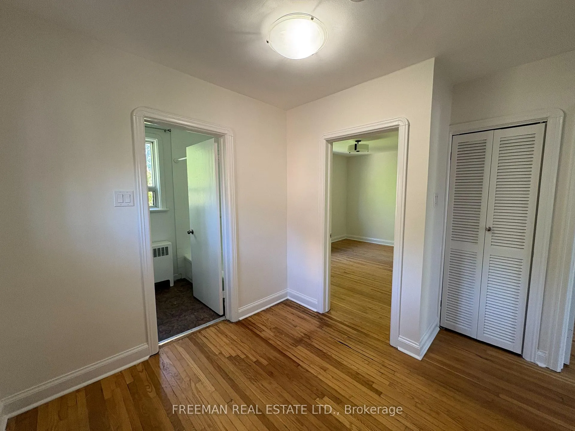 Photo 10 of 535 Lawrence Avenue W, Toronto, Englemount-Lawrence — HOMEH