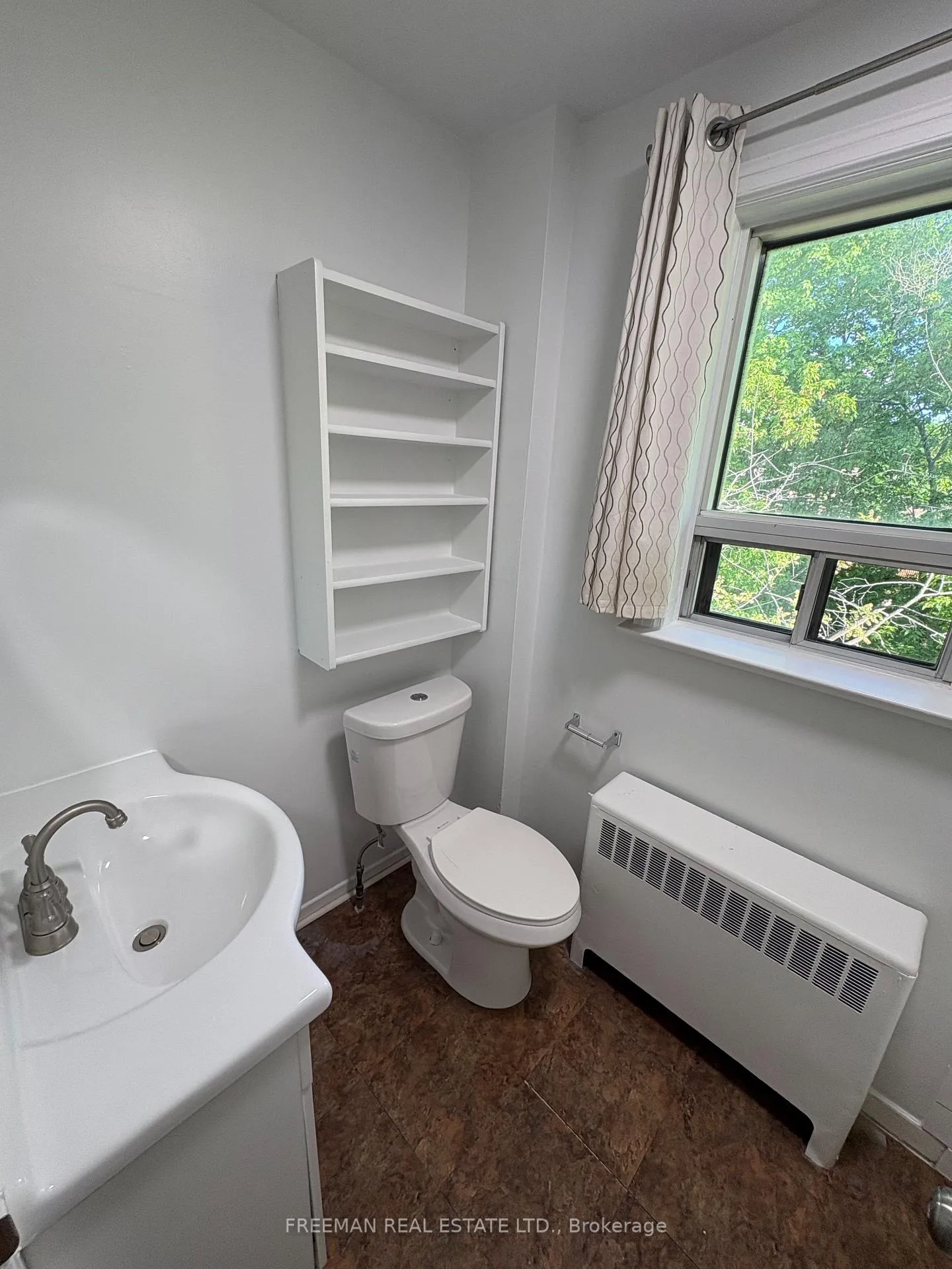 Photo 11 of 535 Lawrence Avenue W, Toronto, Englemount-Lawrence — HOMEH