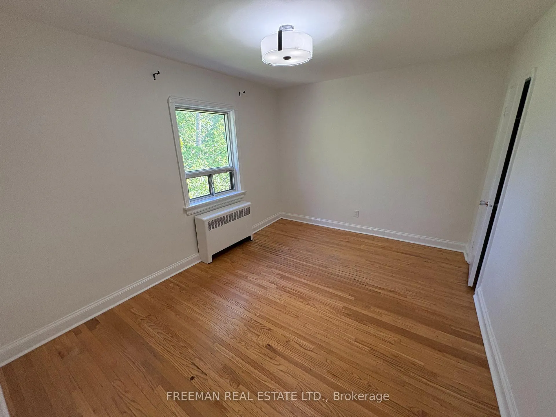 Photo 12 of 535 Lawrence Avenue W, Toronto, Englemount-Lawrence — HOMEH