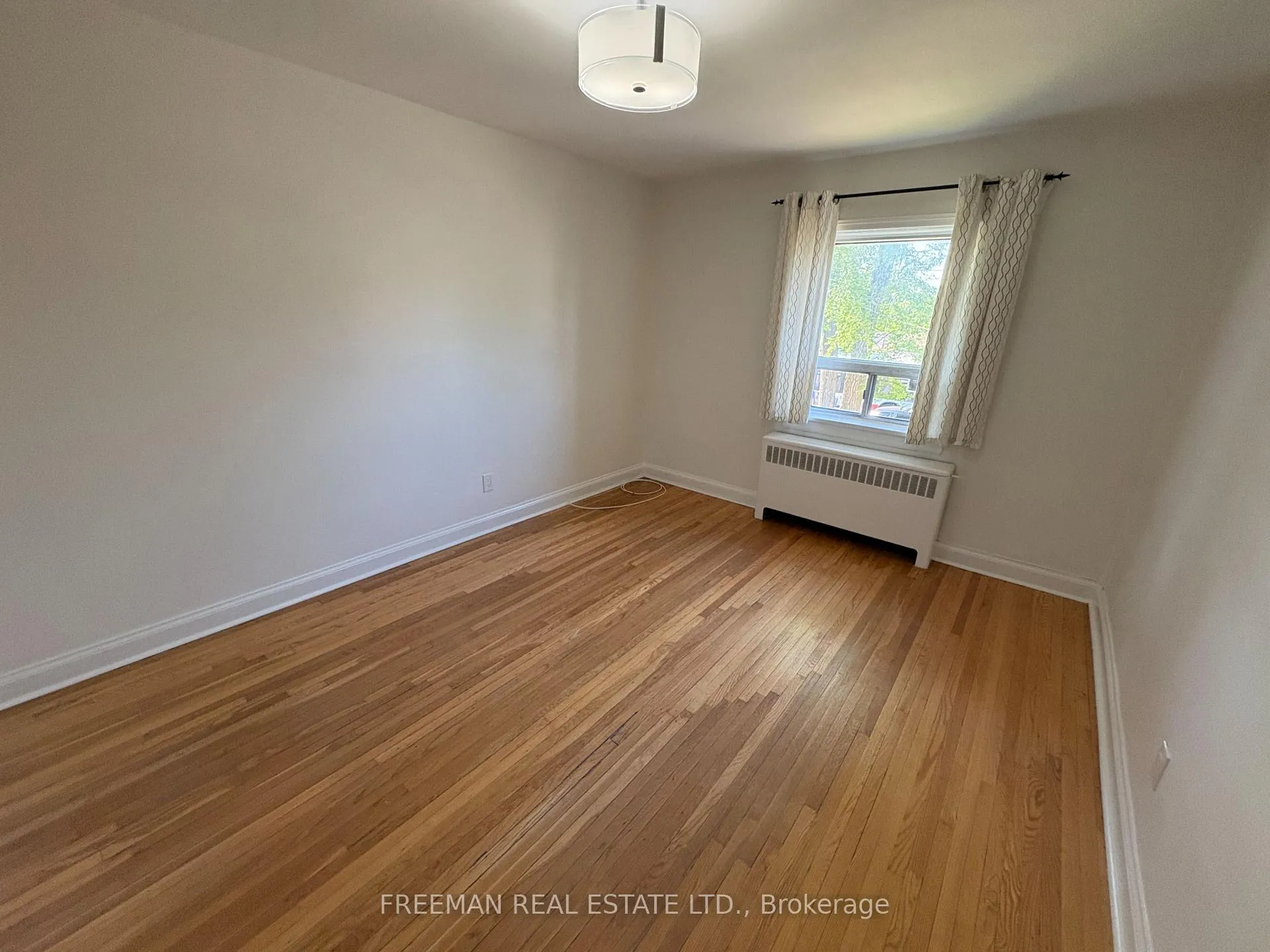 Photo 14 of 535 Lawrence Avenue W, Toronto, Englemount-Lawrence — HOMEH