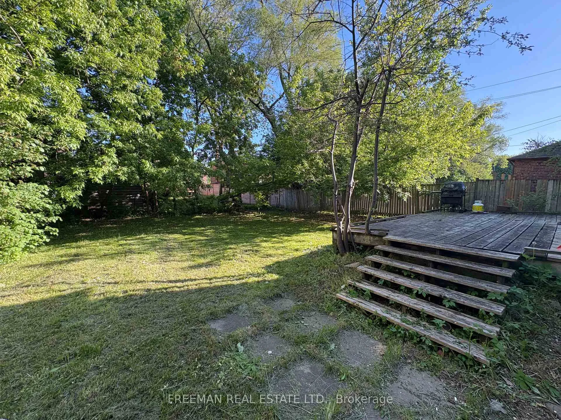 Photo 15 of 535 Lawrence Avenue W, Toronto, Englemount-Lawrence — HOMEH
