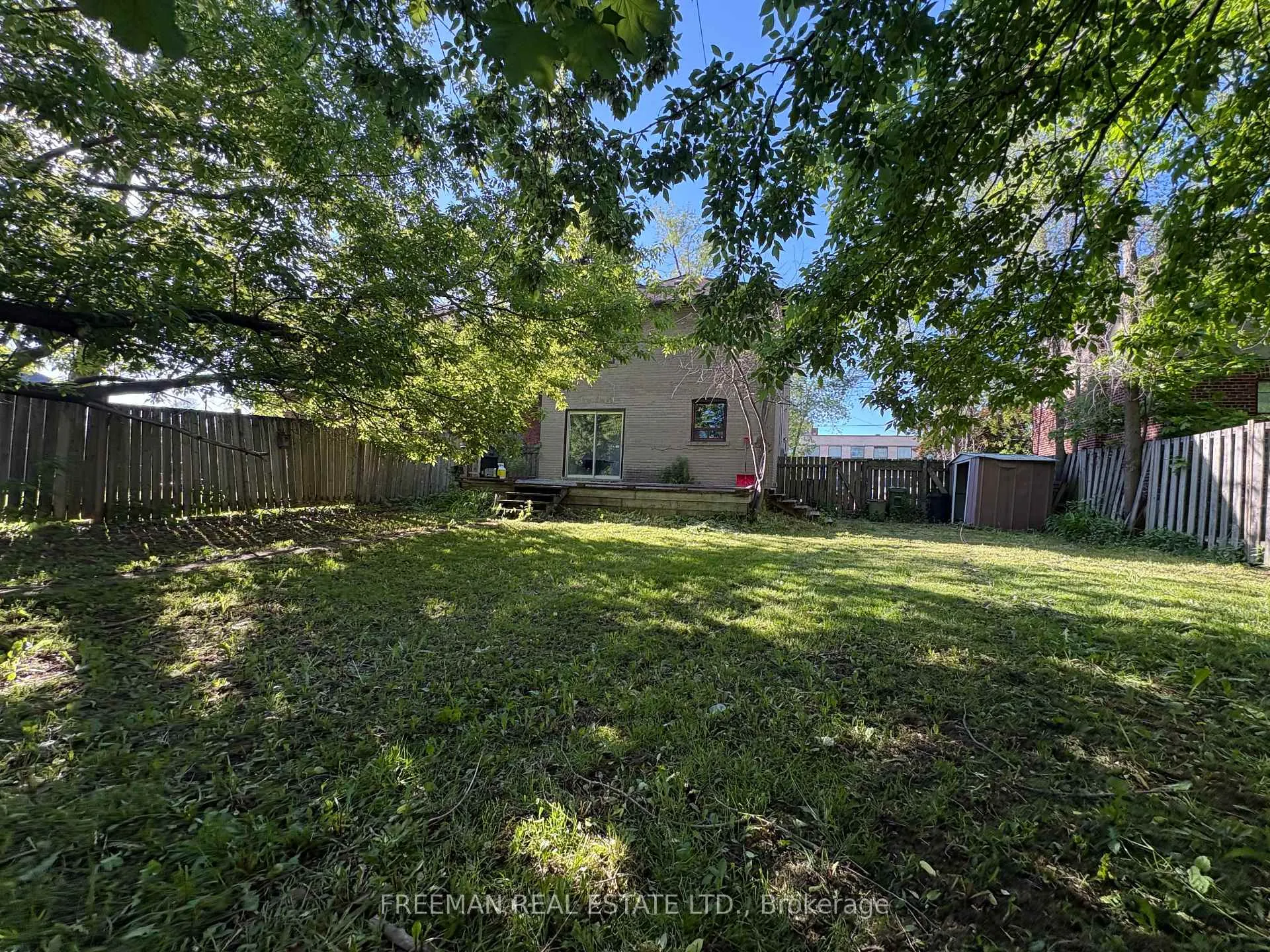 Photo 16 of 535 Lawrence Avenue W, Toronto, Englemount-Lawrence — HOMEH