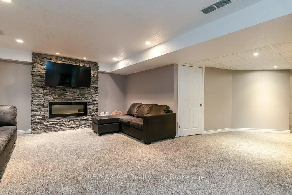 Photo 33 of 44 Brown Street, Stratford — HOMEH