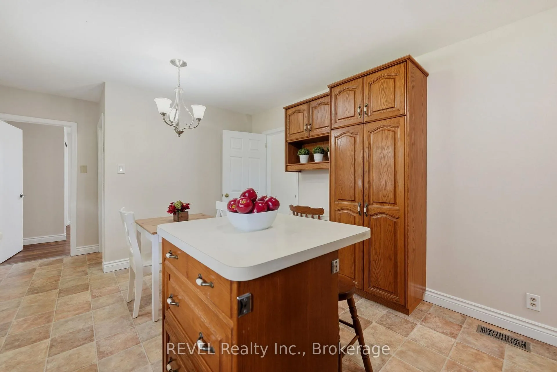 Photo 9 of 5 Greenhill Drive, Thorold, Thorold Downtown — HOMEH