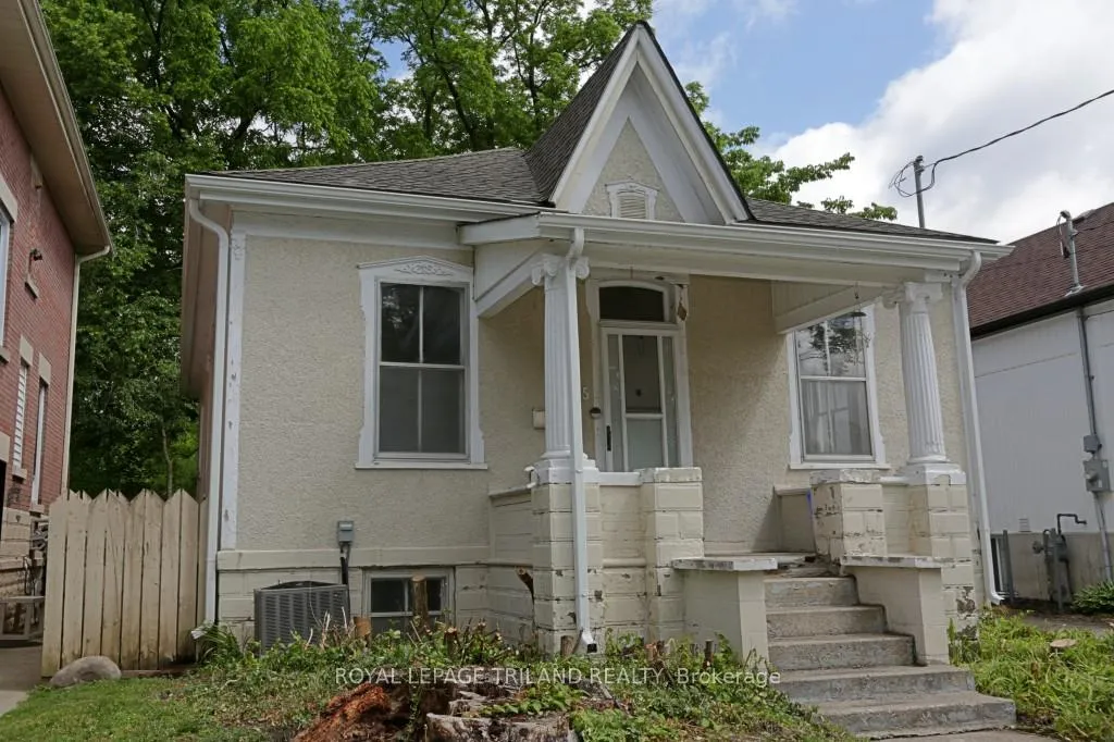 Front of 15 Cove Road