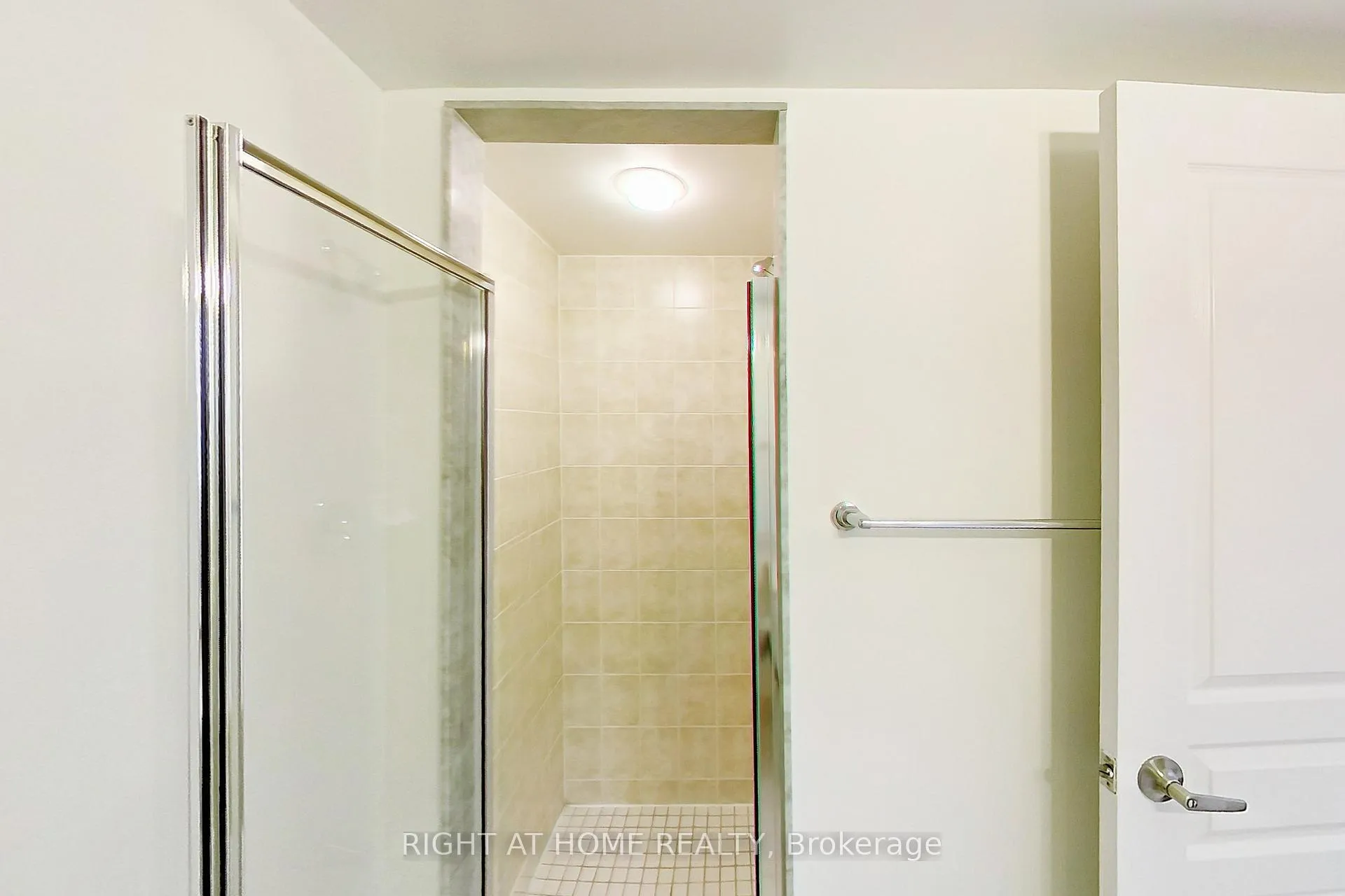 Photo 8 of Unit 1813, 18 Yonge Street, Toronto, Waterfront Communities — HOMEH