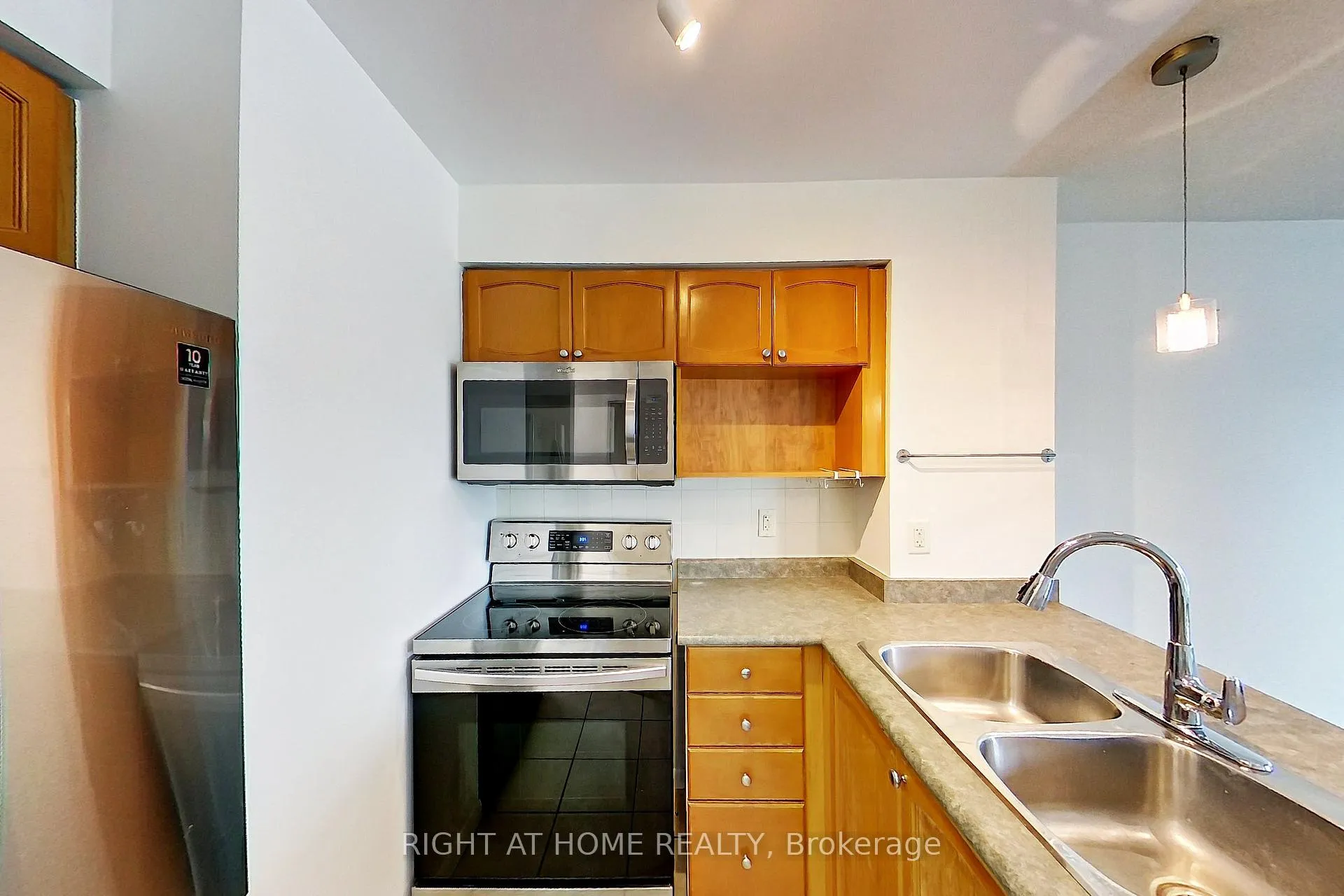 Photo 10 of Unit 1813, 18 Yonge Street, Toronto, Waterfront Communities — HOMEH