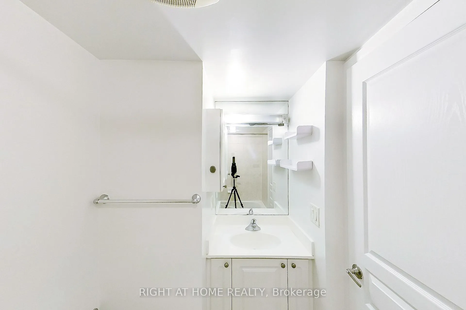 Photo 24 of Unit 1813, 18 Yonge Street, Toronto, Waterfront Communities — HOMEH