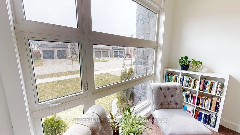 Photo 3 of 1345 Dyer Crescent, London, North S — HOMEH
