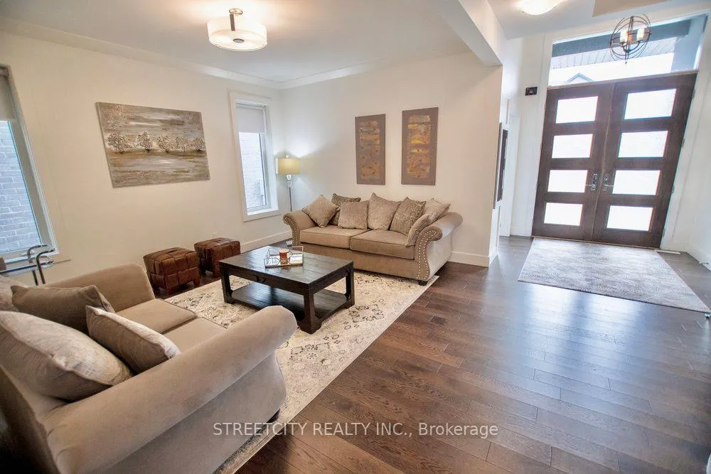 Photo 5 of 1345 Dyer Crescent, London, North S — HOMEH