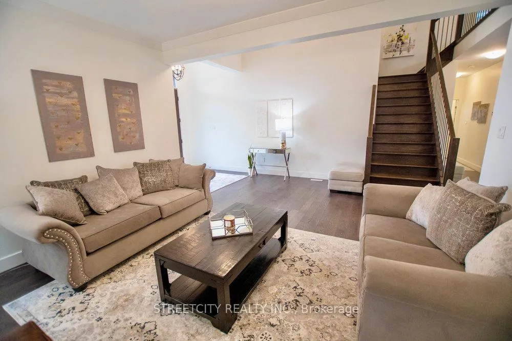 Photo 6 of 1345 Dyer Crescent, London, North S — HOMEH