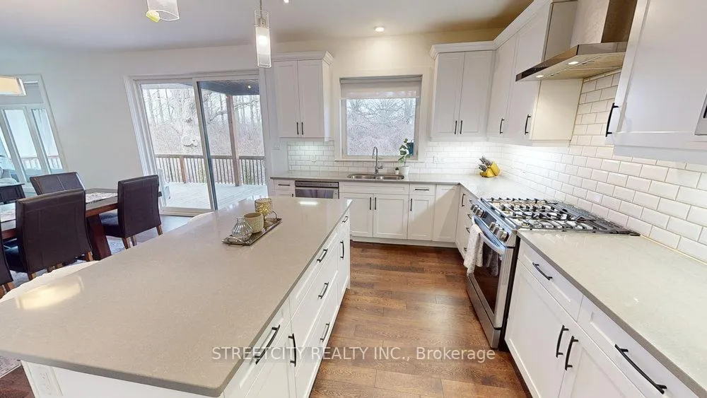 Photo 13 of 1345 Dyer Crescent, London, North S — HOMEH