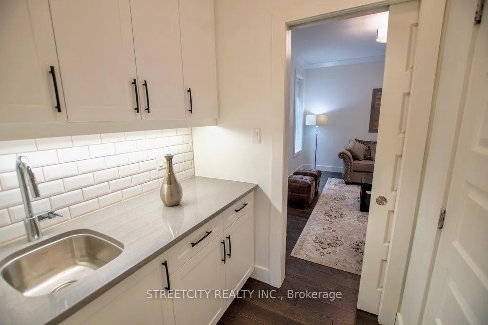 Photo 15 of 1345 Dyer Crescent, London, North S — HOMEH