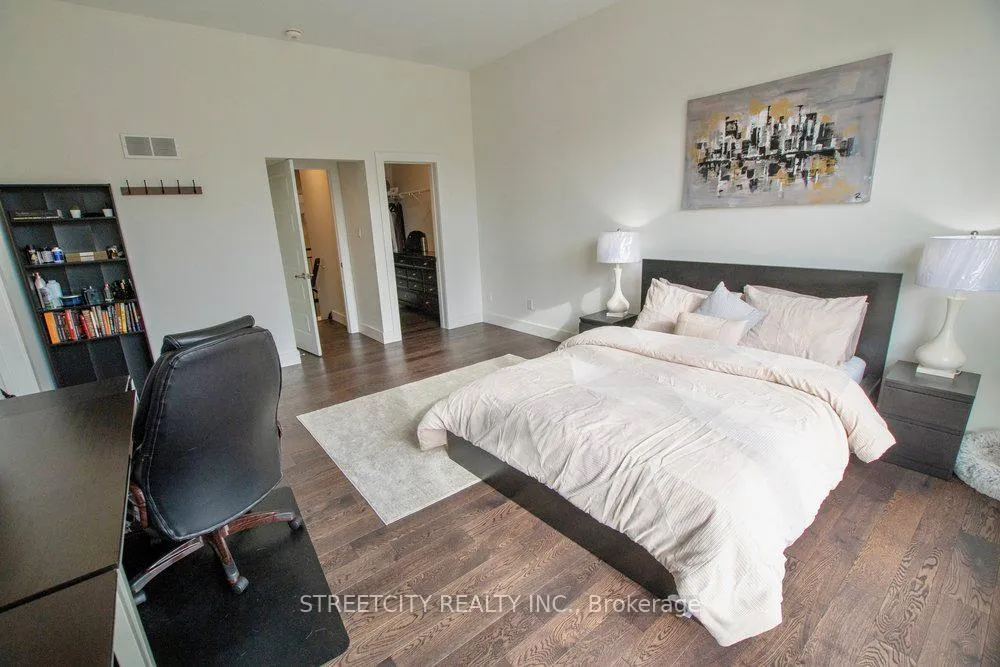 Photo 17 of 1345 Dyer Crescent, London, North S — HOMEH